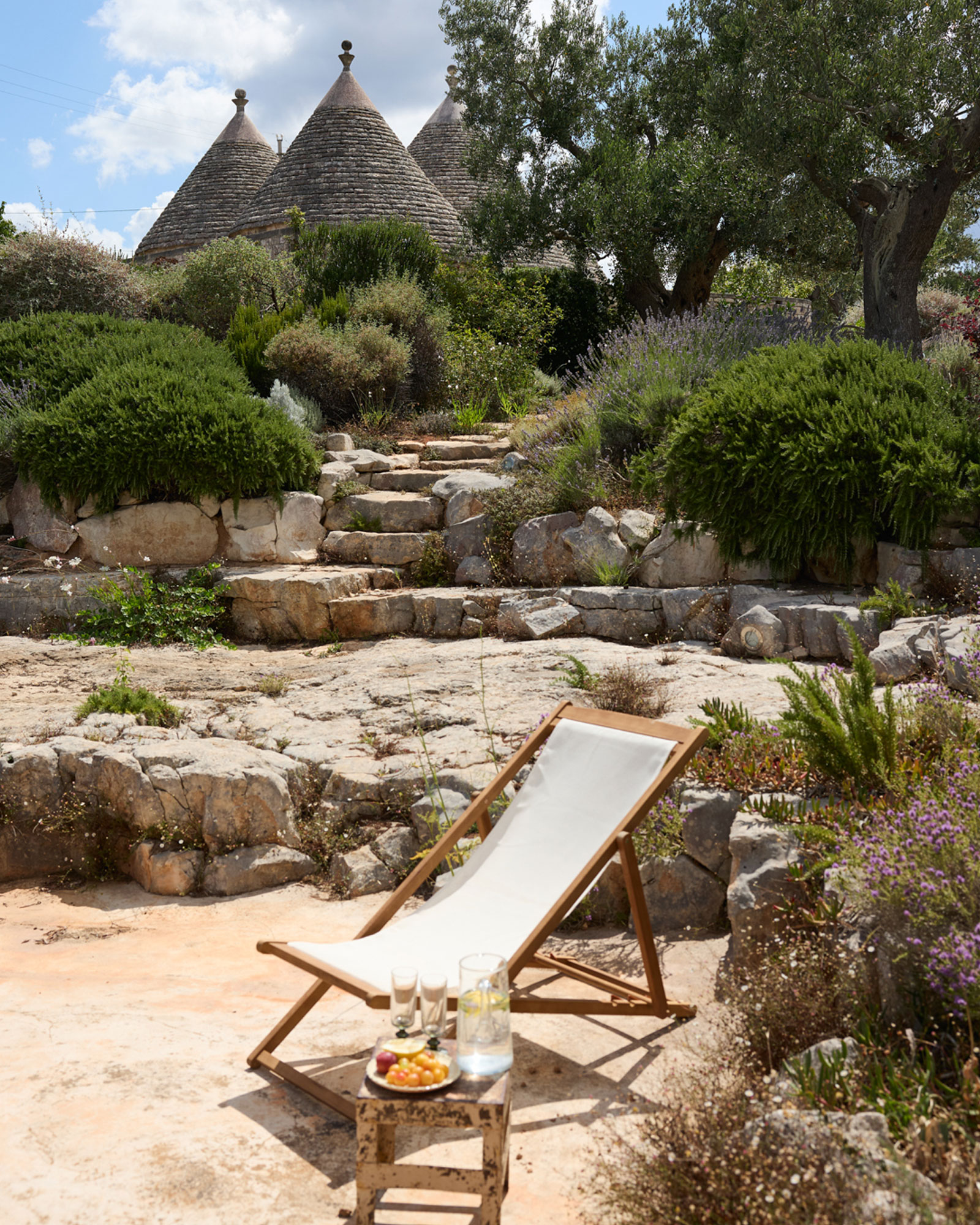 il-guardiano_trullo_puglia-italy_exterior-facade-chair.jpg