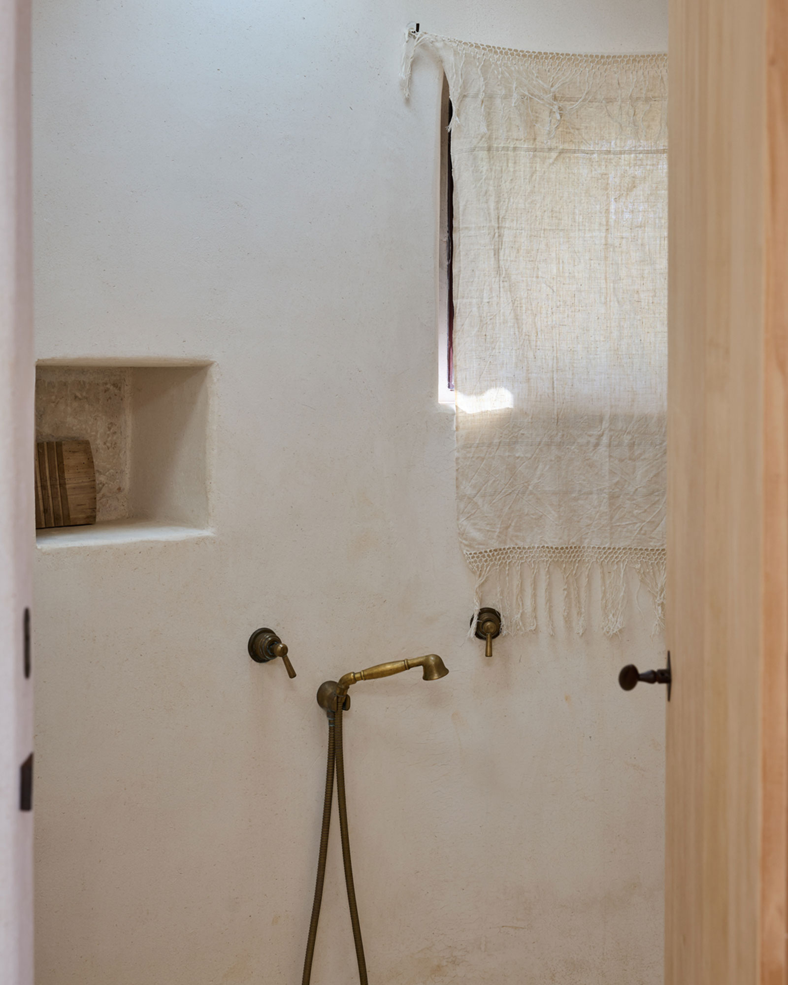 il-guardiano_trullo_puglia-italy_interior-bath-room.jpg
