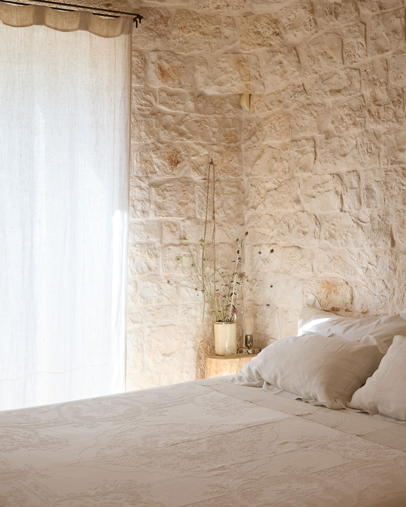 il-guardiano_trullo_puglia-italy_interior-bedroom.jpg