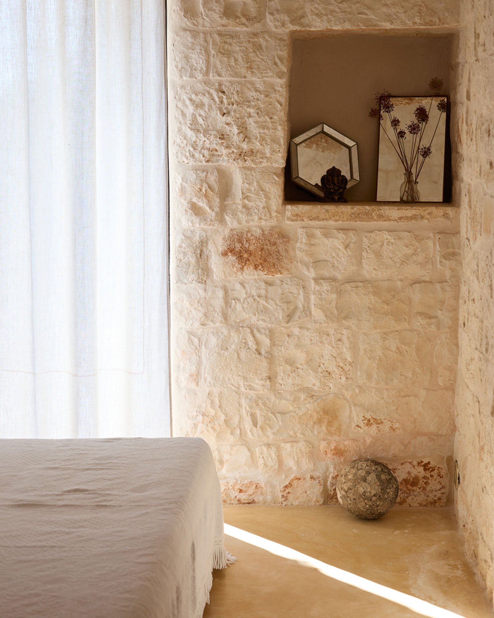 il-guardiano_trullo_puglia-italy_interior-bedroom-detail.jpg