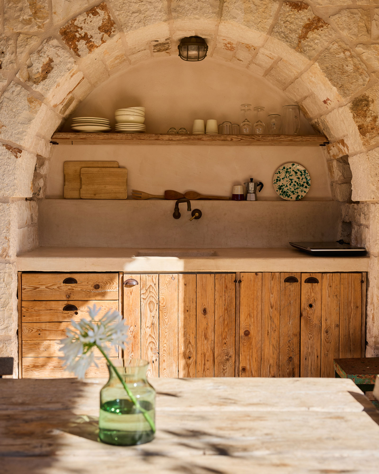 il-guardiano_trullo_puglia-italy_interior-detail-kitchen.jpg