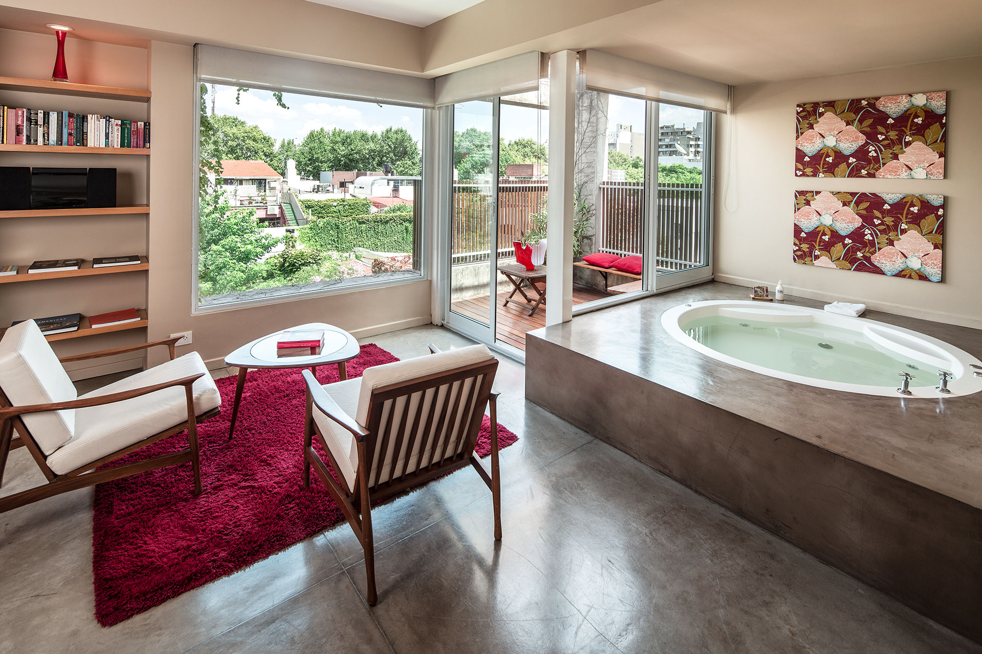 wine-country-villa_small-hotel_buenos-aires-argentina_interior-jacuzzi.jpg