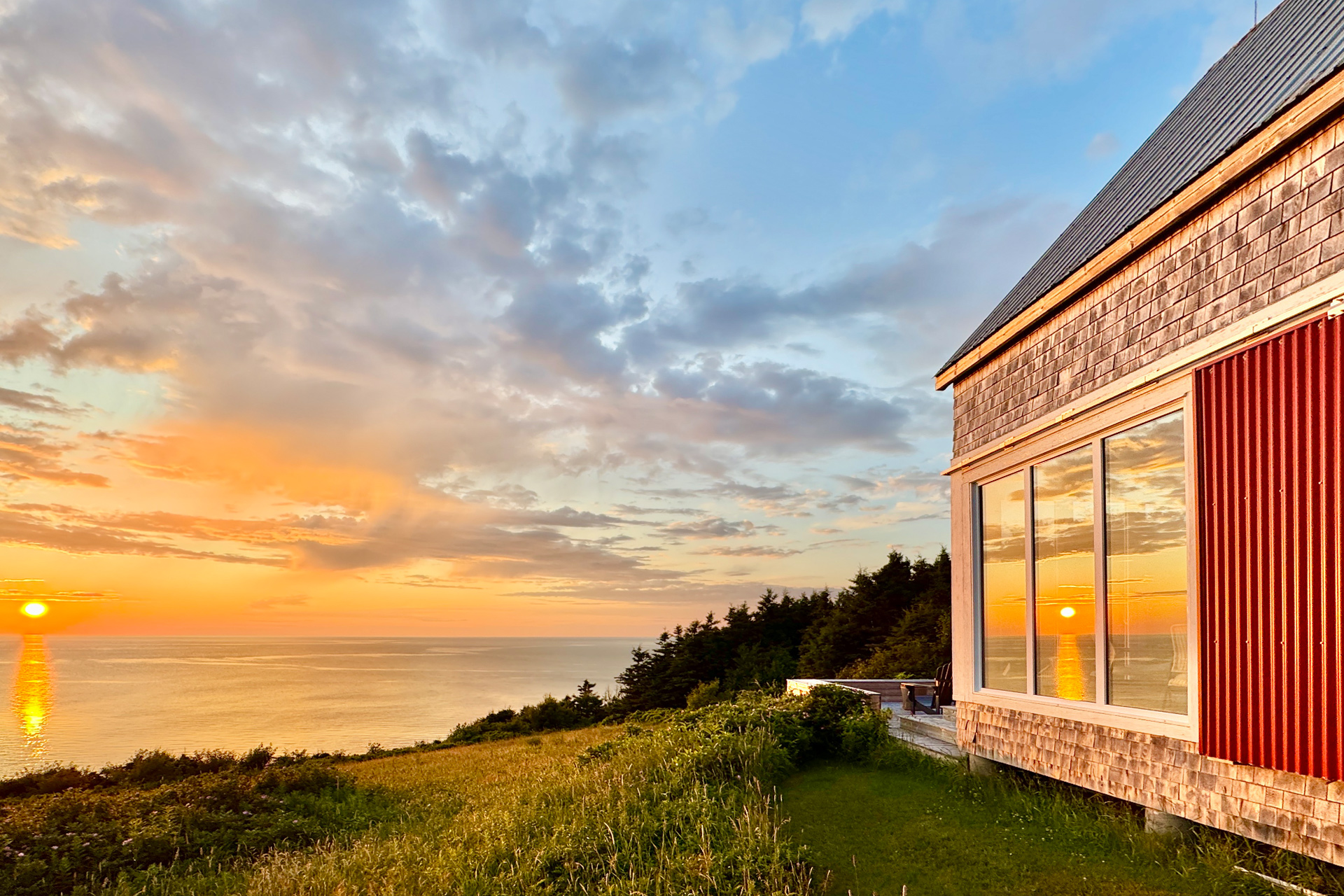 seasky-cottage_cabin_Nova-Scotia-canada_exterior-sunset.jpg