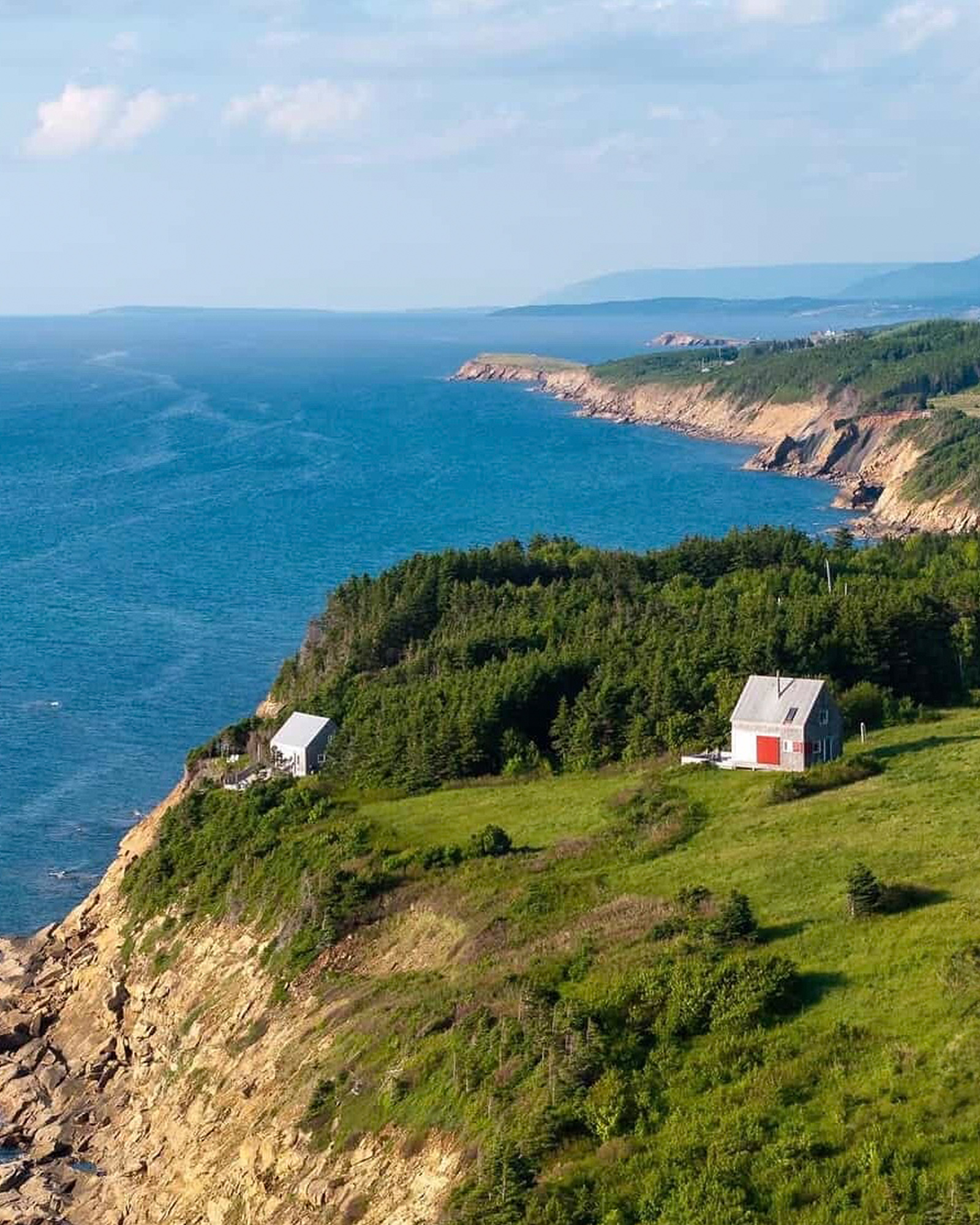 seasky-cottage_cabin_Nova-Scotia-canada_exterior-view-sky.jpg