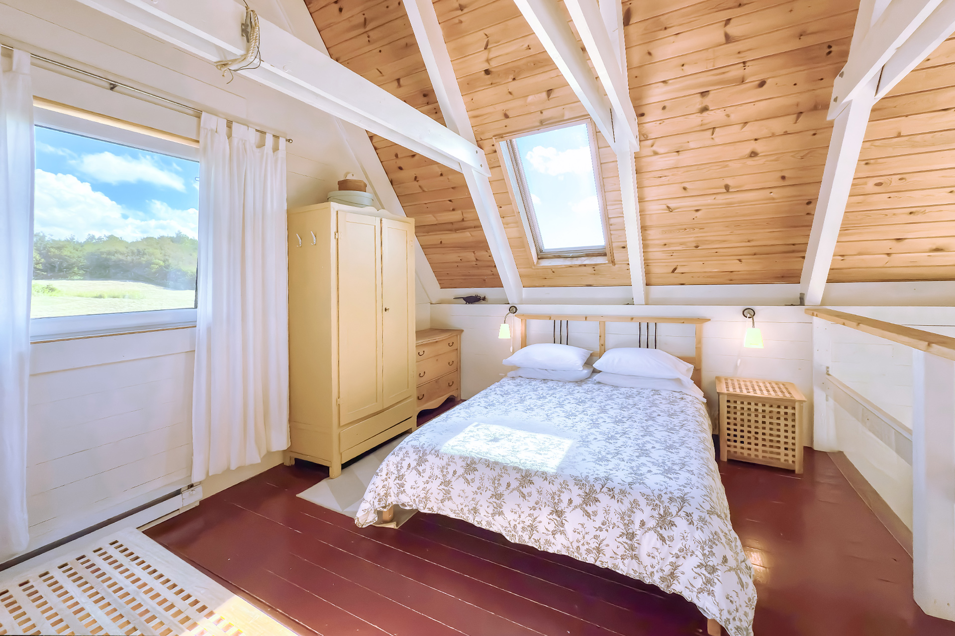 seasky-cottage_cabin_Nova-Scotia-canada_interior-bedroom.jpg