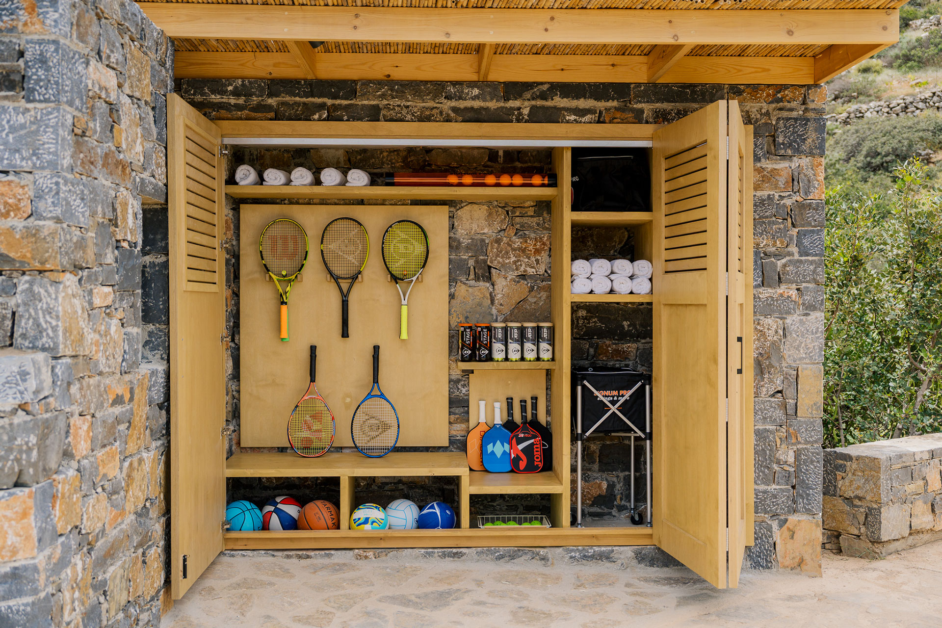 elounda-villas_villa_crete-greece_exterior-tennis.jpg
