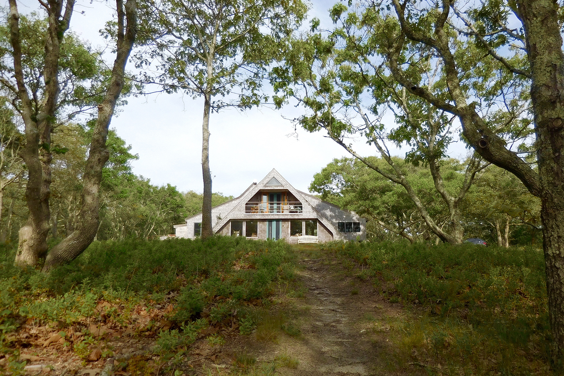 ocean-cove-camp_a-frame_Marthas-Vineyard-usa_exterior-facade.jpg
