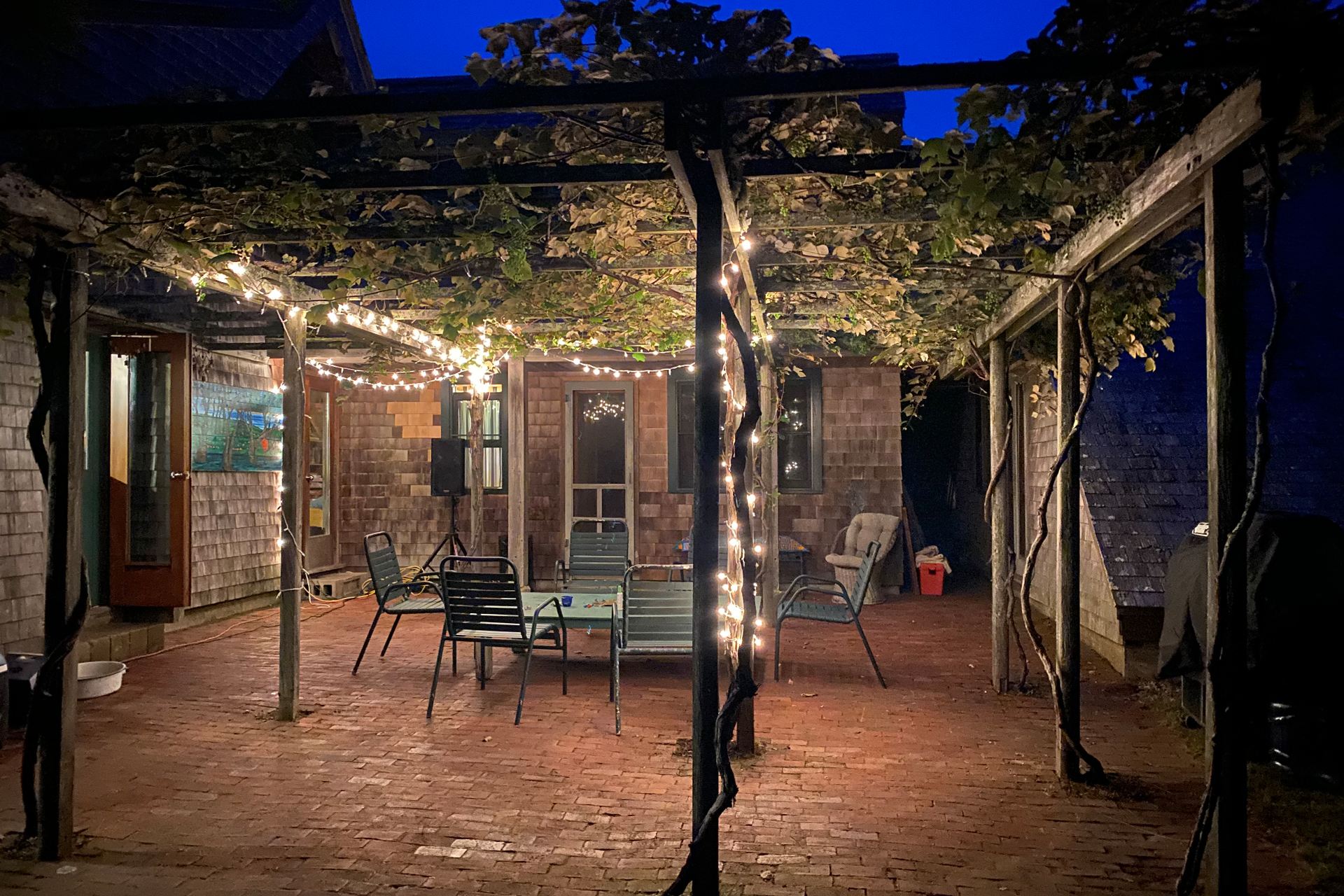 ocean-cove-camp_a-frame_Marthas-Vineyard-usa_exterior-night.jpg
