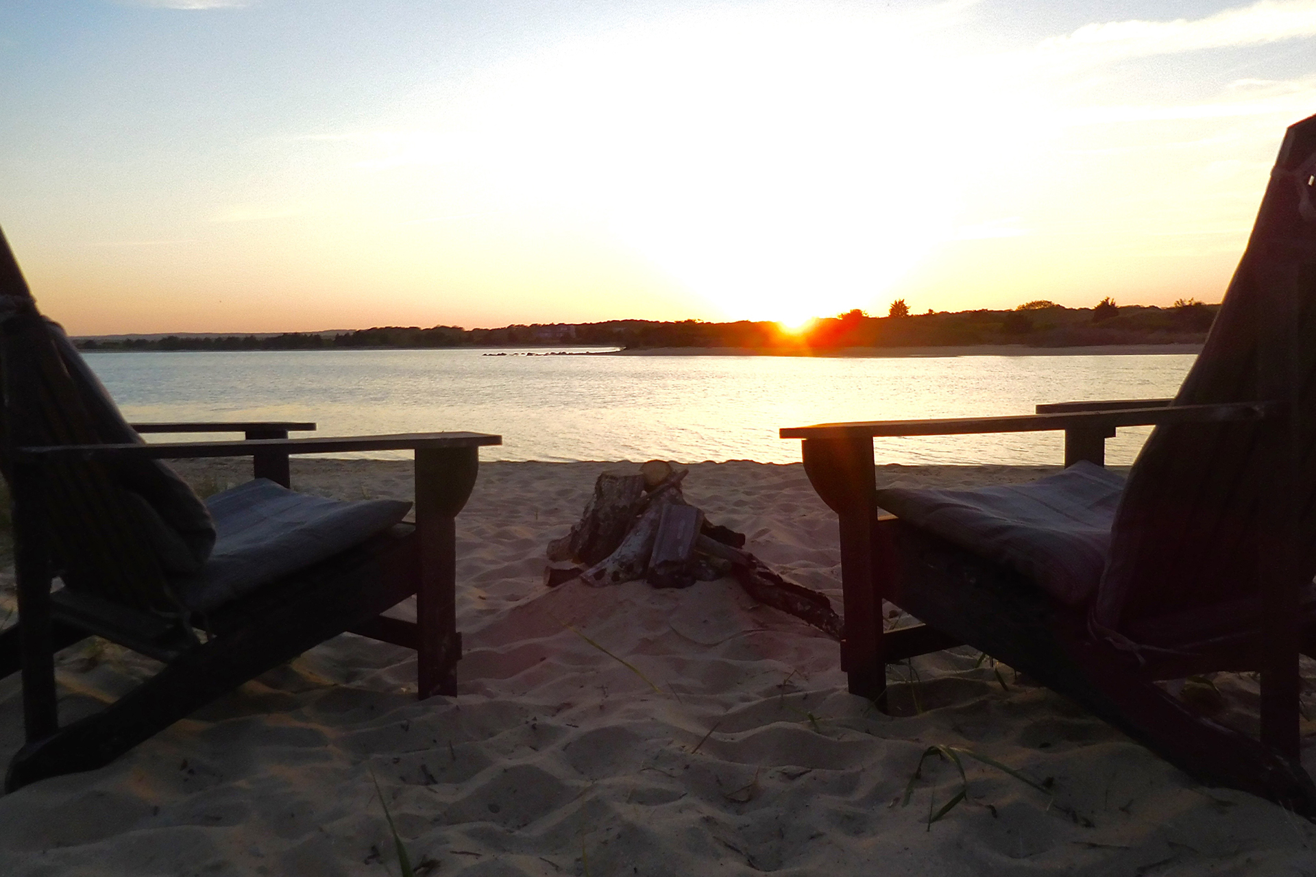 ocean-cove-camp_a-frame_Marthas-Vineyard-usa_exterior-sunset-view.jpg