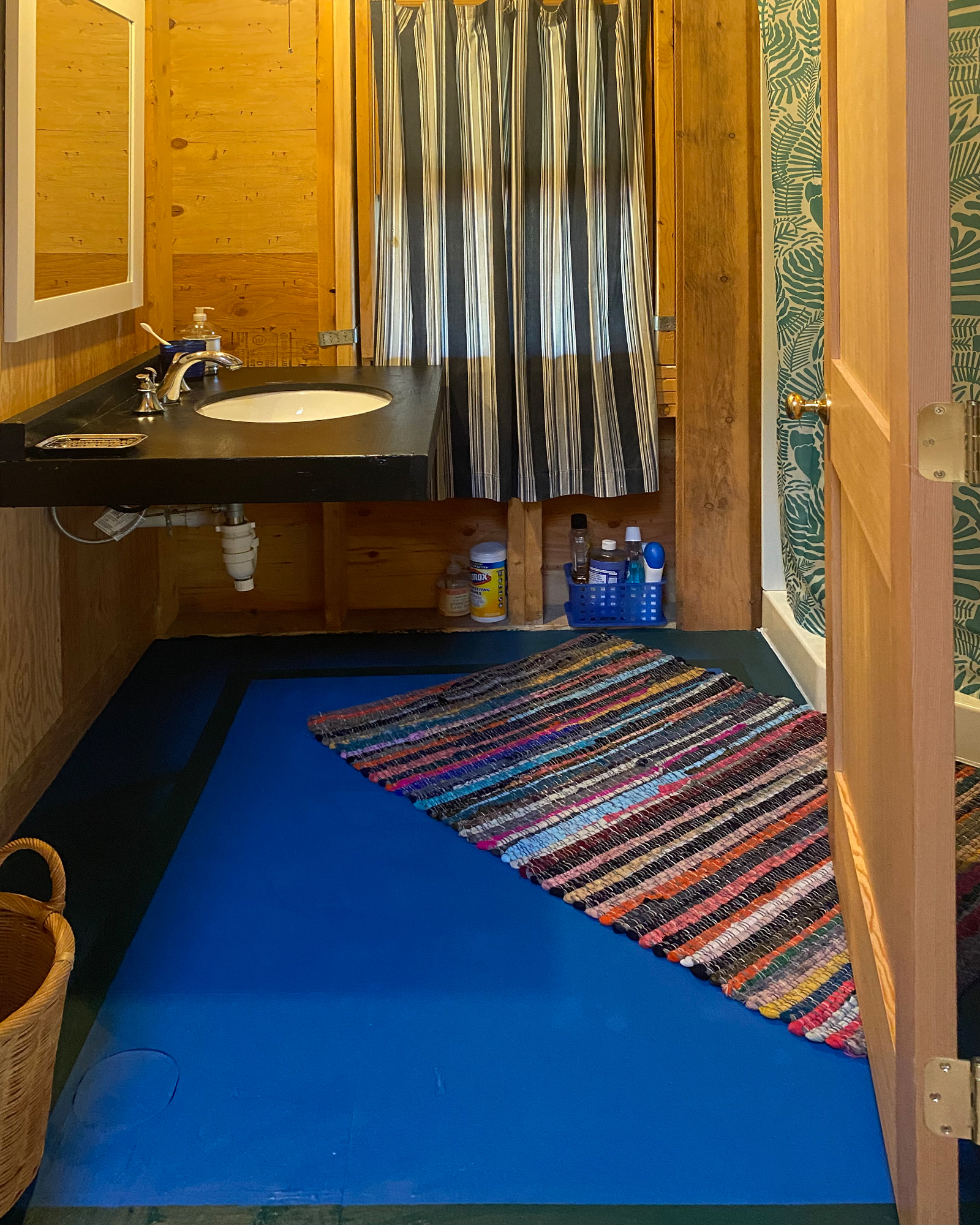 ocean-cove-camp_a-frame_Marthas-Vineyard-usa_interior-bathroom-design.jpg