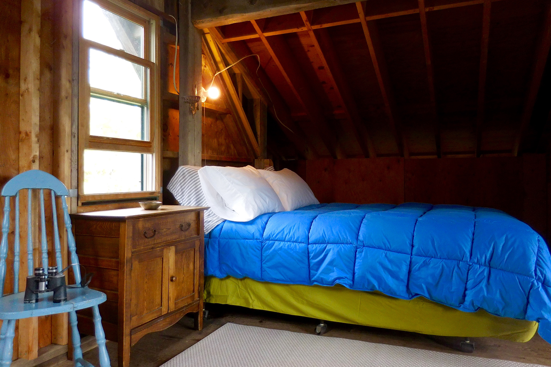ocean-cove-camp_a-frame_Marthas-Vineyard-usa_interior-bed-room.jpg