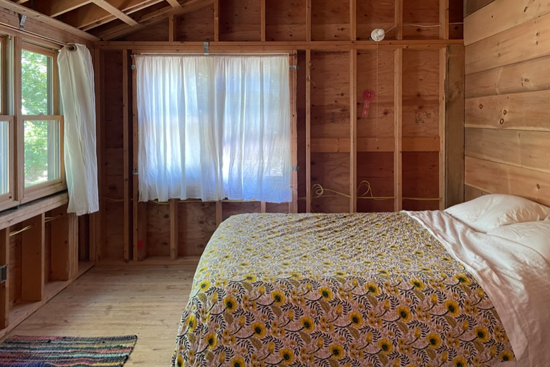 ocean-cove-camp_a-frame_Marthas-Vineyard-usa_interior-bedroom.jpg