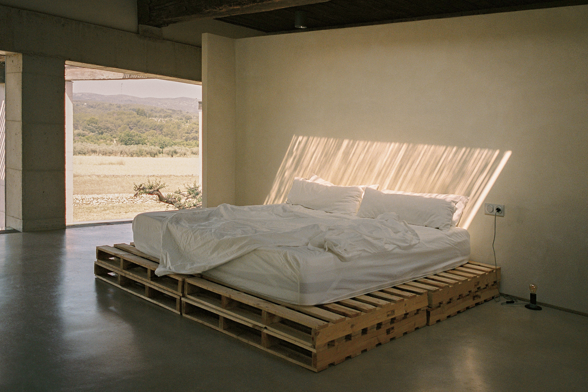 spronkenhouse_villa_useres_valencian-community-spain_interior-bedroom.jpg