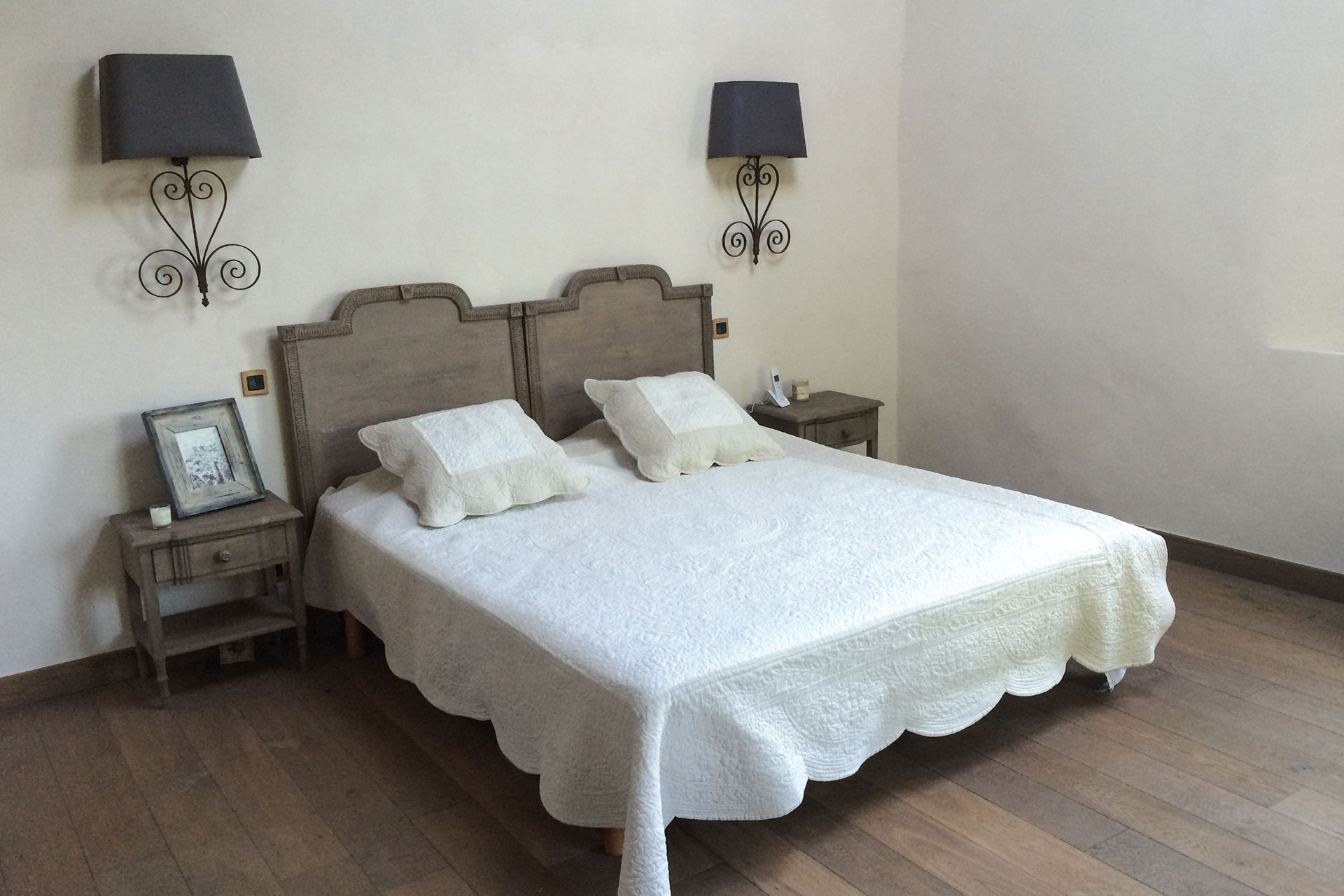 old-stone-house_villa_seillans-france_interior-bed.jpg