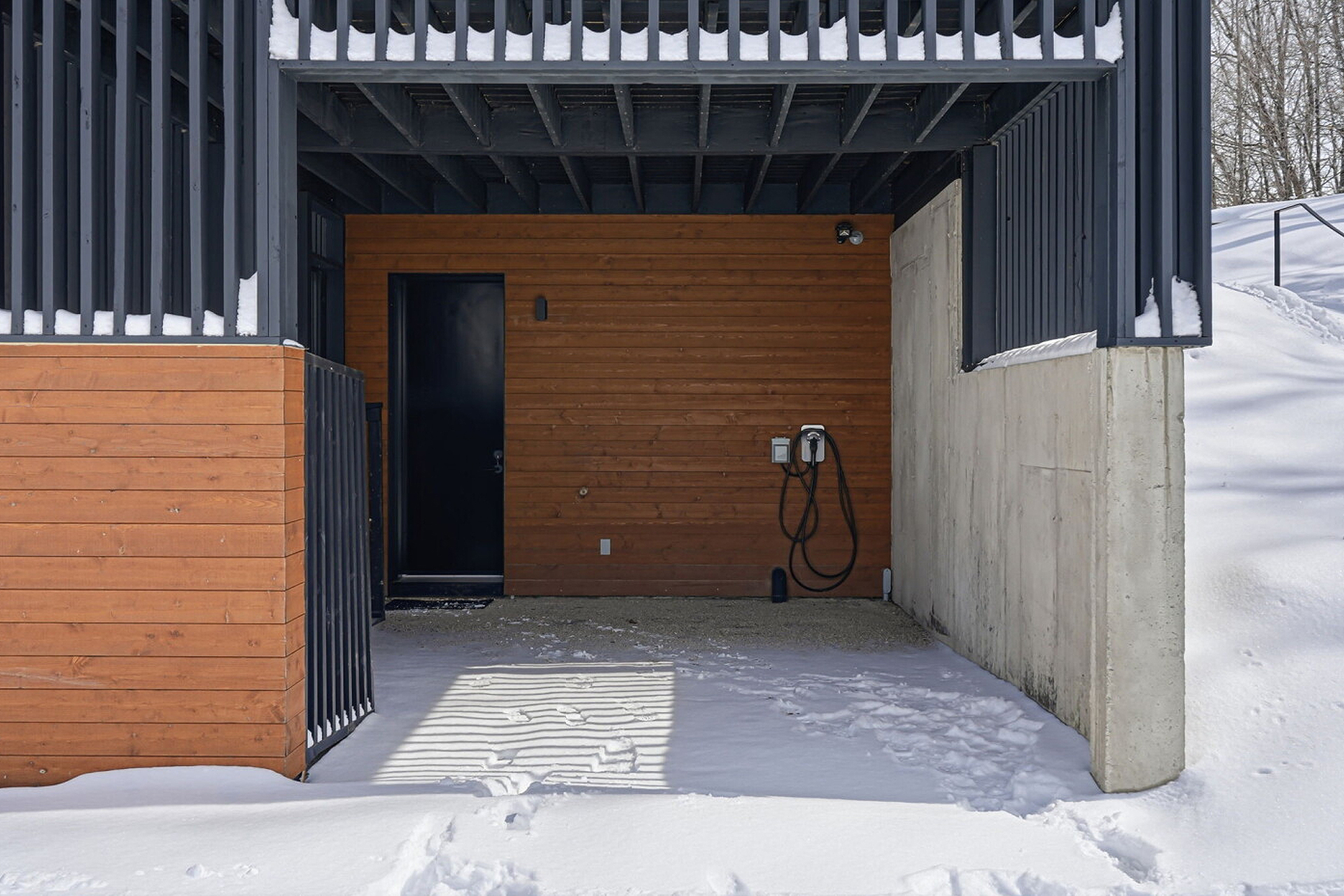 bolton-residence_house_quebec-canada_exterior-detail.jpg
