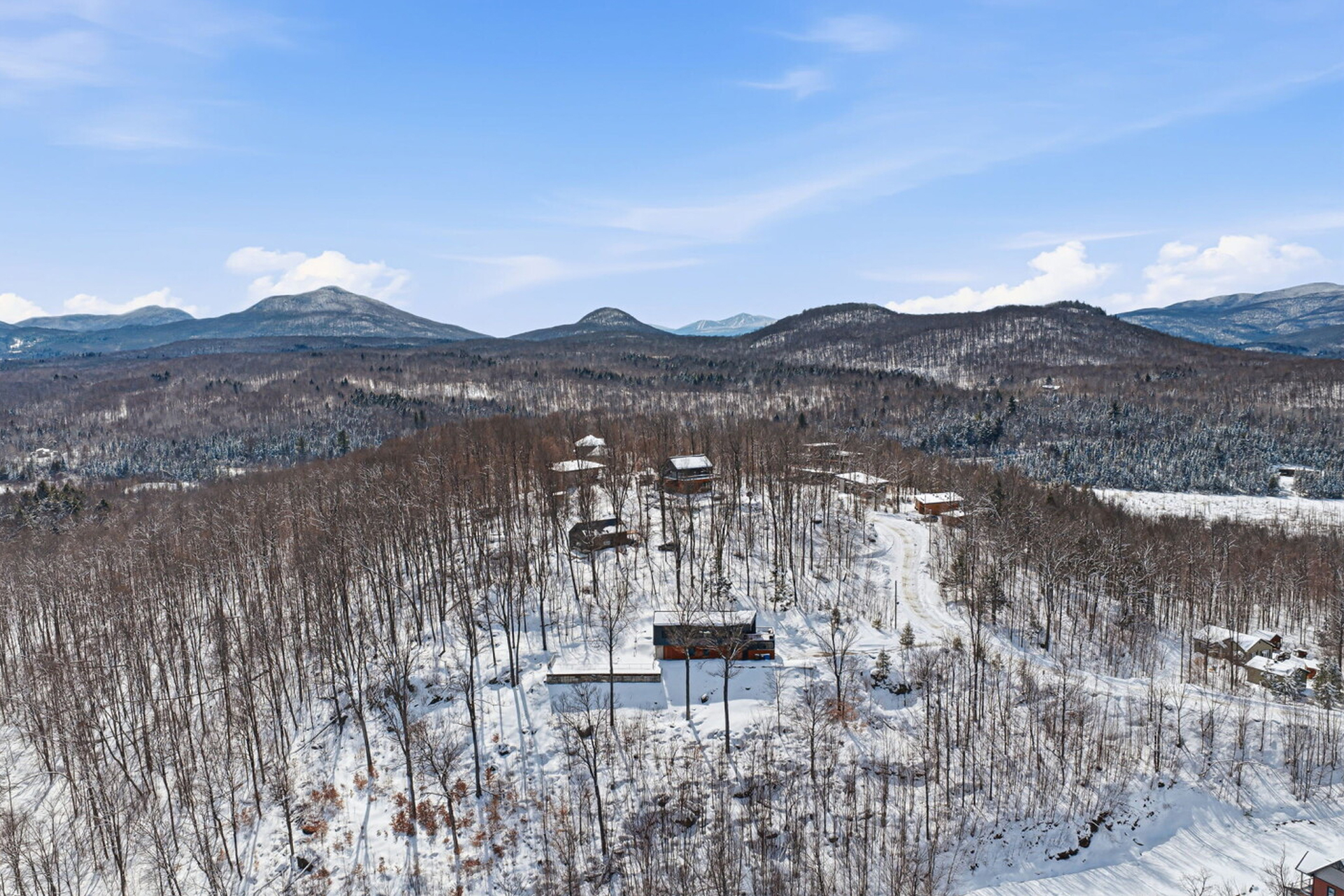 bolton-residence_house_quebec-canada_exterior-snow.jpg