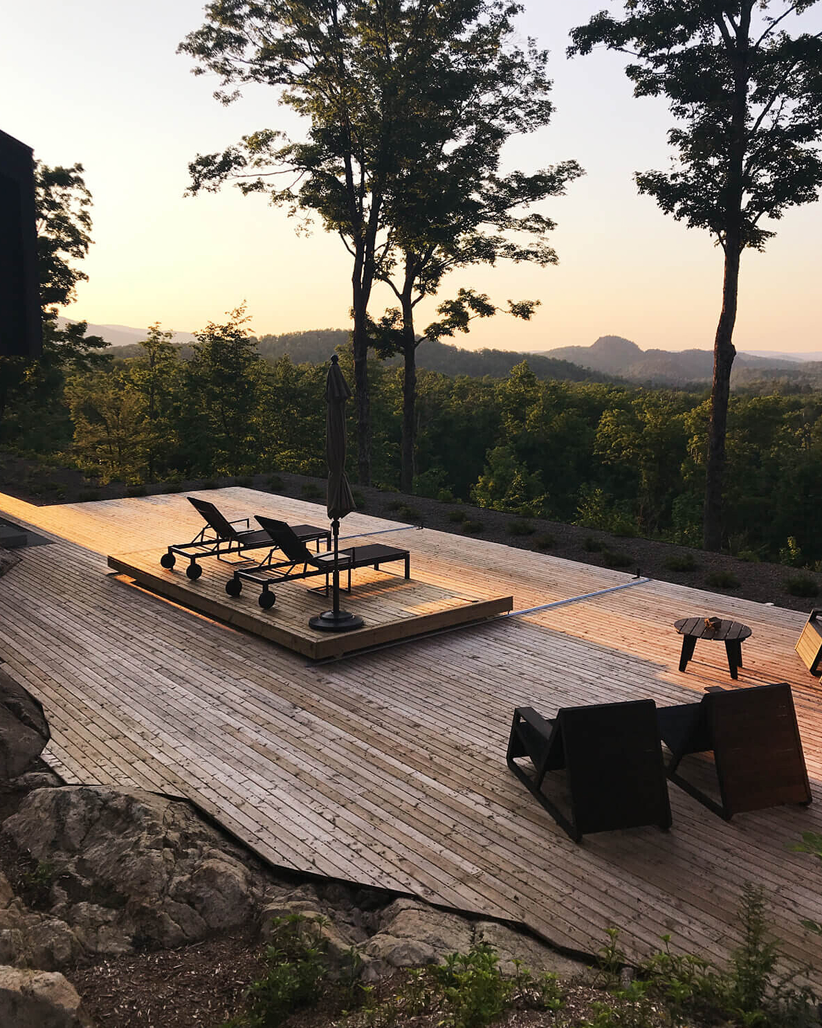 bolton-residence_house_quebec-canada_exterior-sunset.jpg