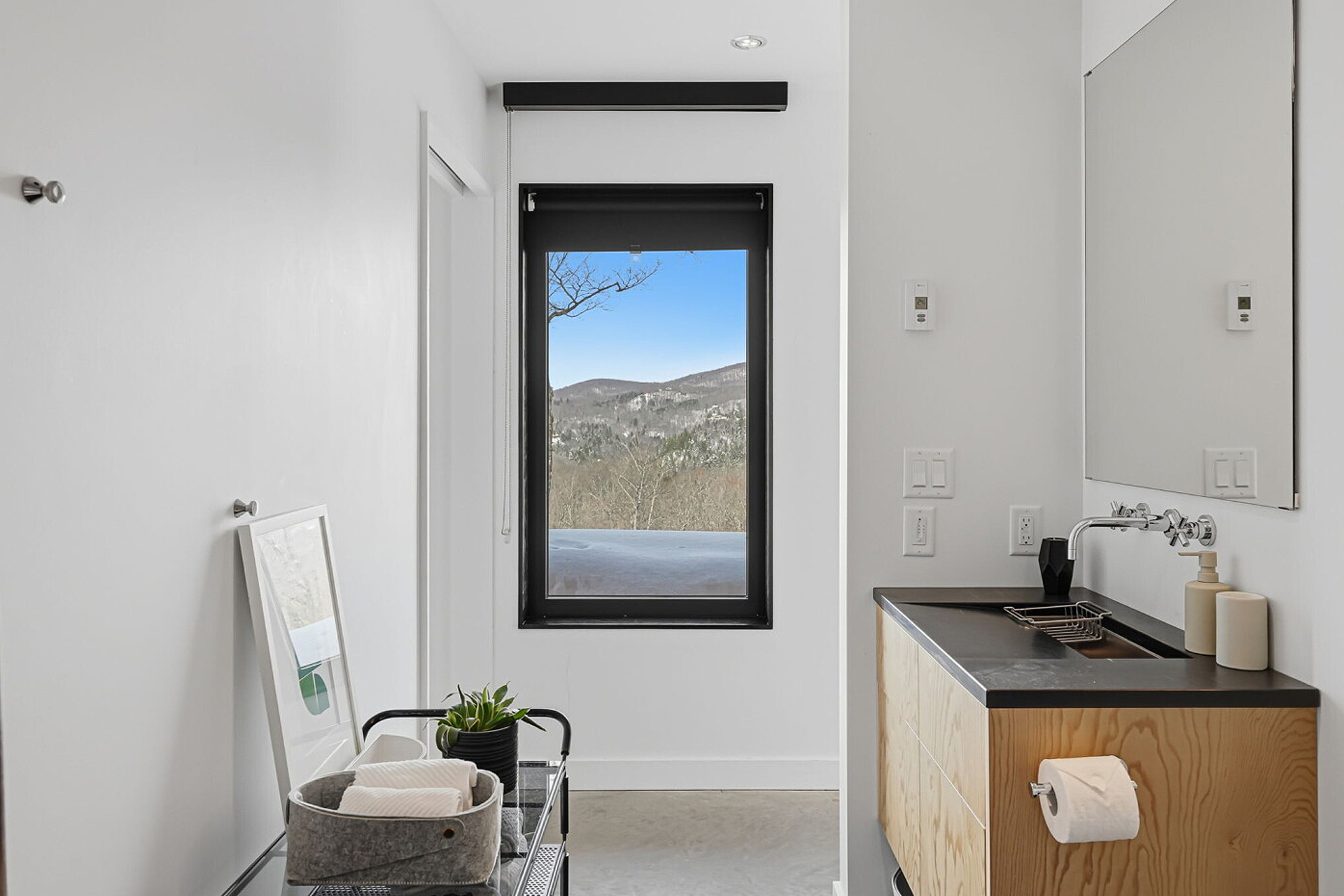 bolton-residence_house_quebec-canada_interior-bath-room.jpg