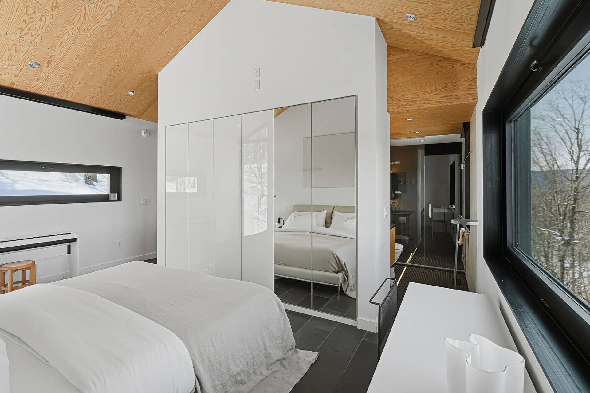 bolton-residence_house_quebec-canada_interior-bed-room.jpg