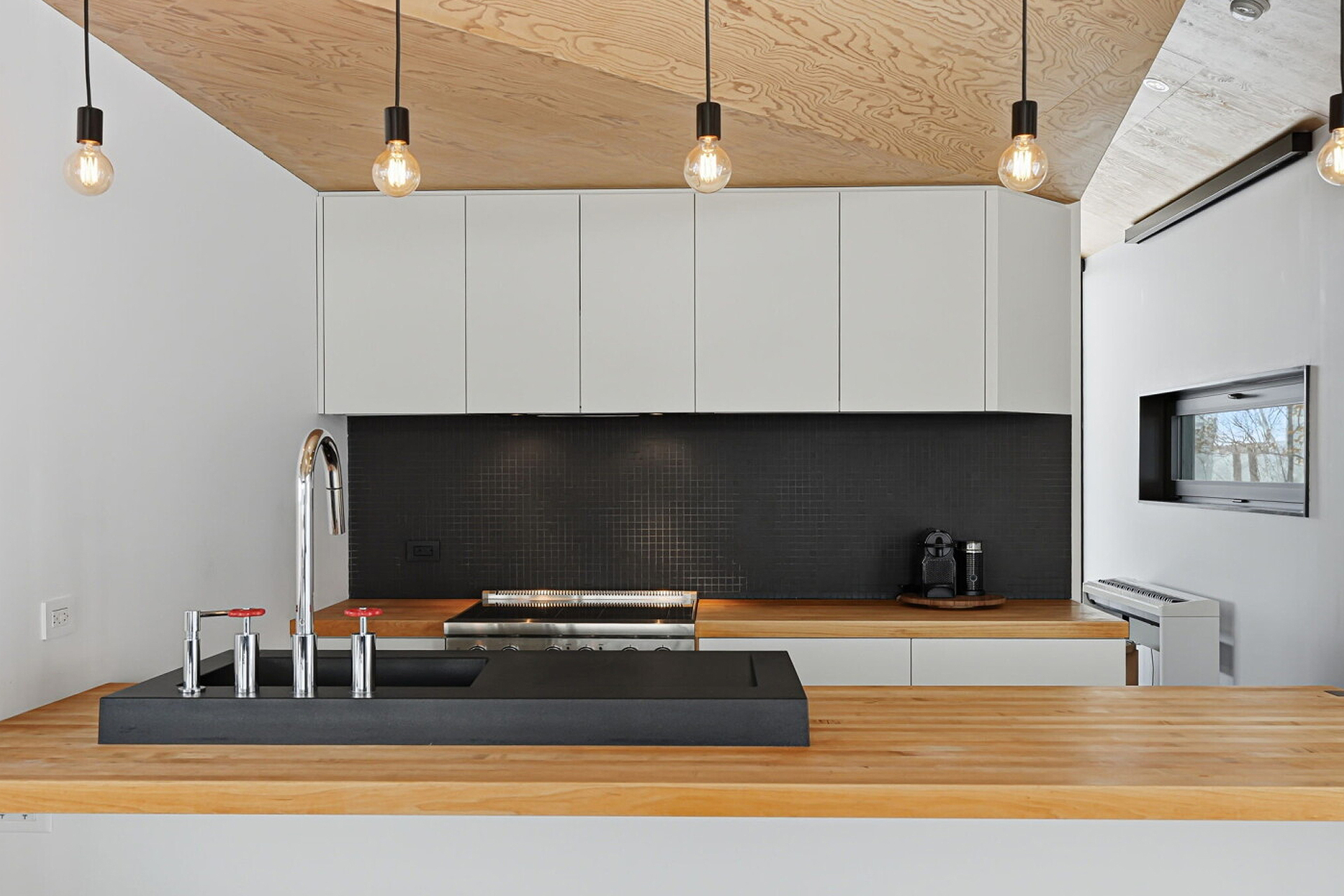 bolton-residence_house_quebec-canada_interior-kitchen.jpg