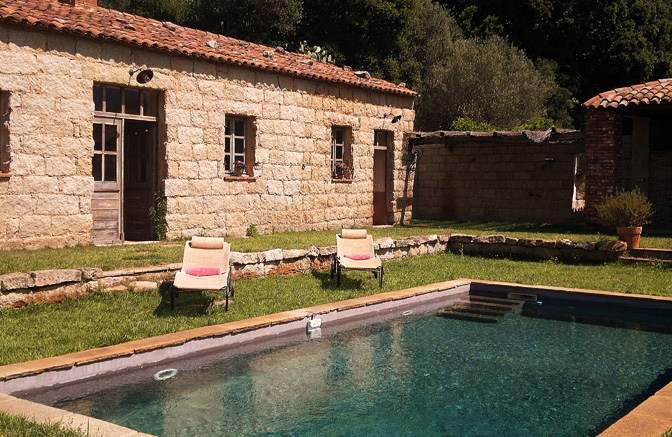 modern_vacaction_rentals_corsica_france_020.jpg
