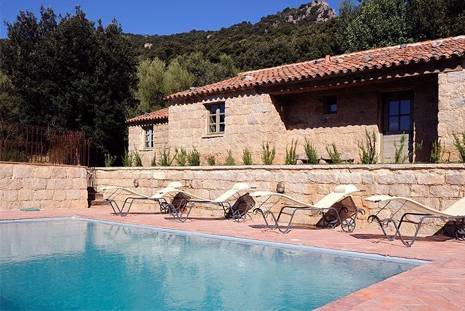 modern_vacation_rentals_corsica_france_030.jpg