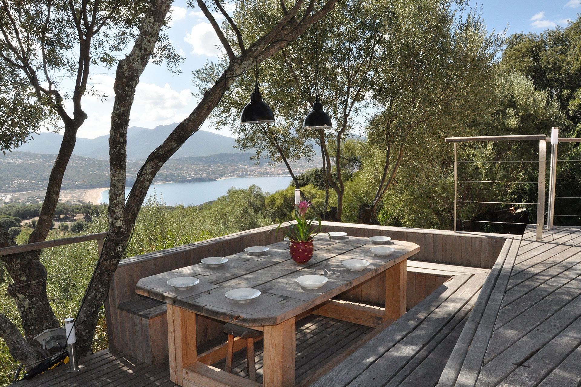 maison-olmeto_house_corsica-france_exterior-table.jpg