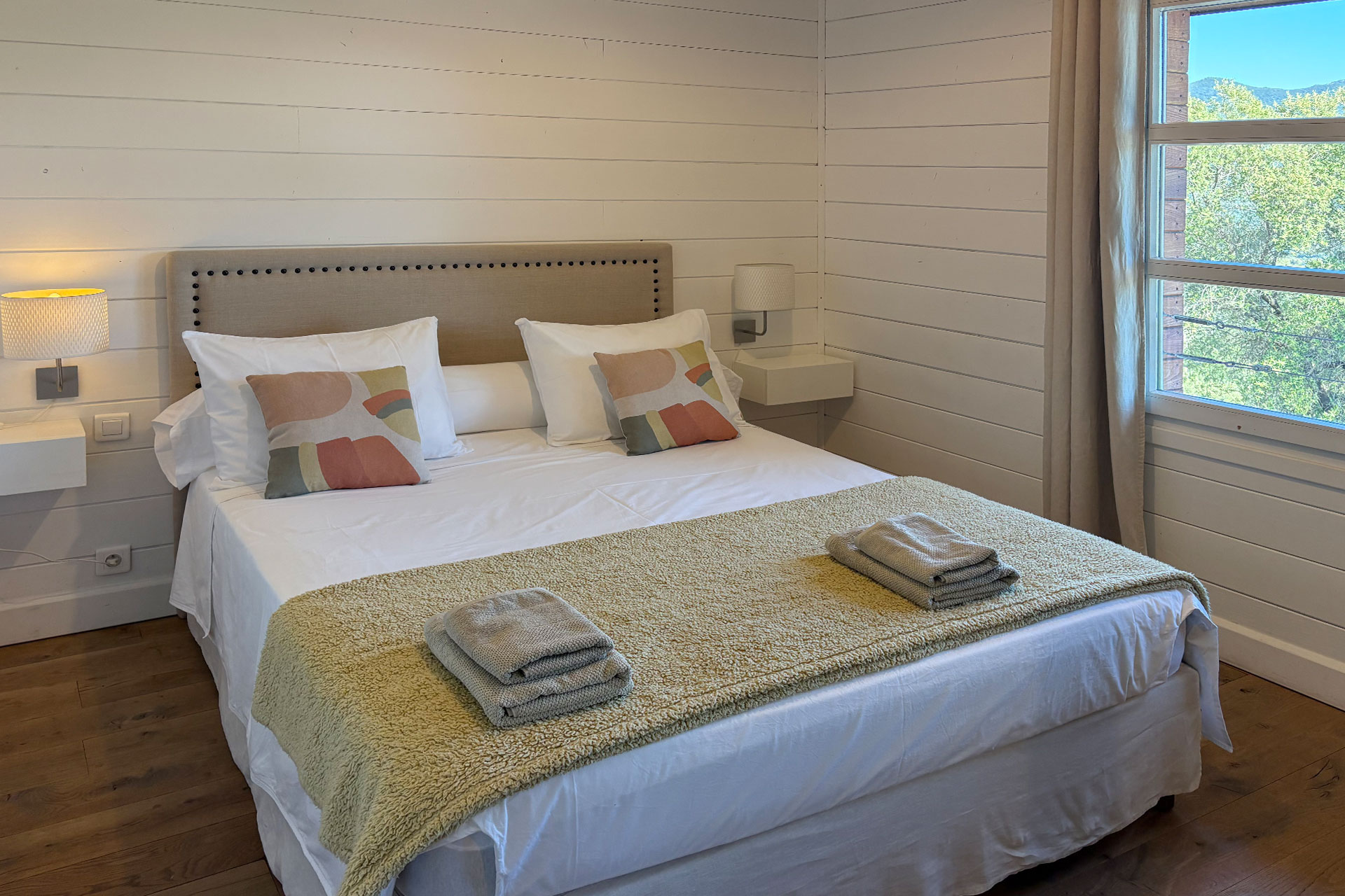 maison-olmeto_house_corsica-france_interior-bed-room.jpg