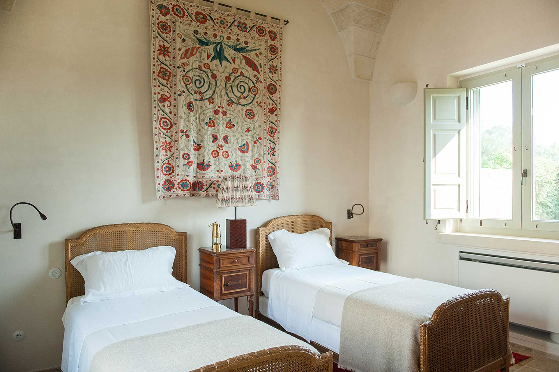 podere-salento_estate_puglia-italy_interior-beds.jpg