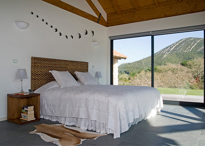 543597769d5c8-modern_vacation_rentals_arrabida_portugal_010.jpg