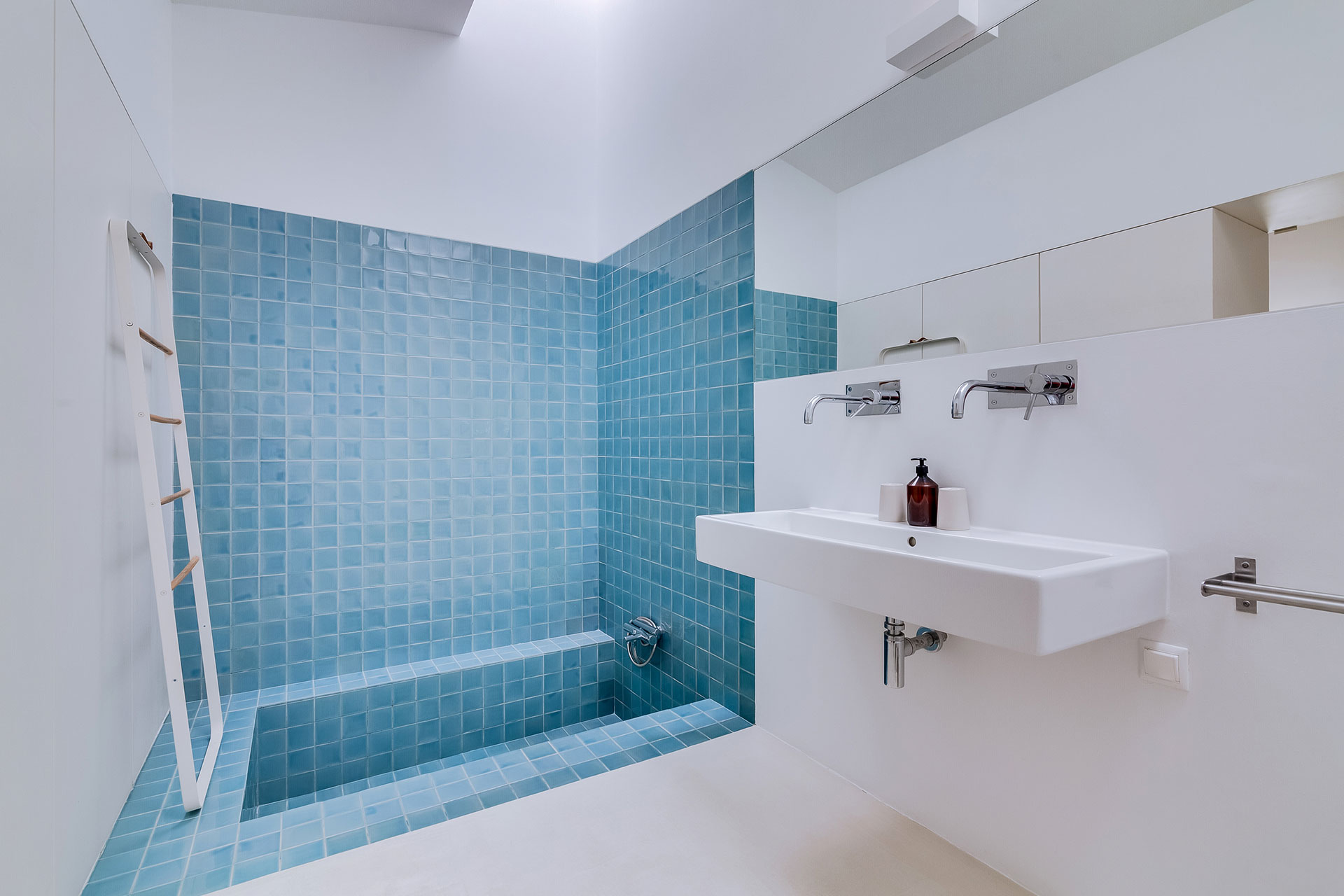 villa-agosto_villa_faro-portugal_interior-bath-room.jpg