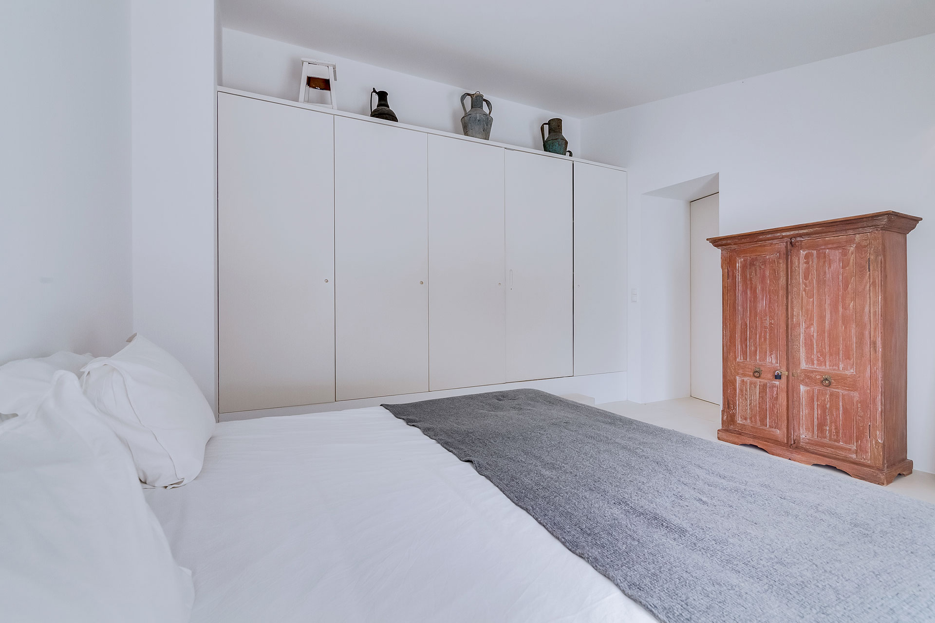 villa-agosto_villa_faro-portugal_interior-bed.jpg