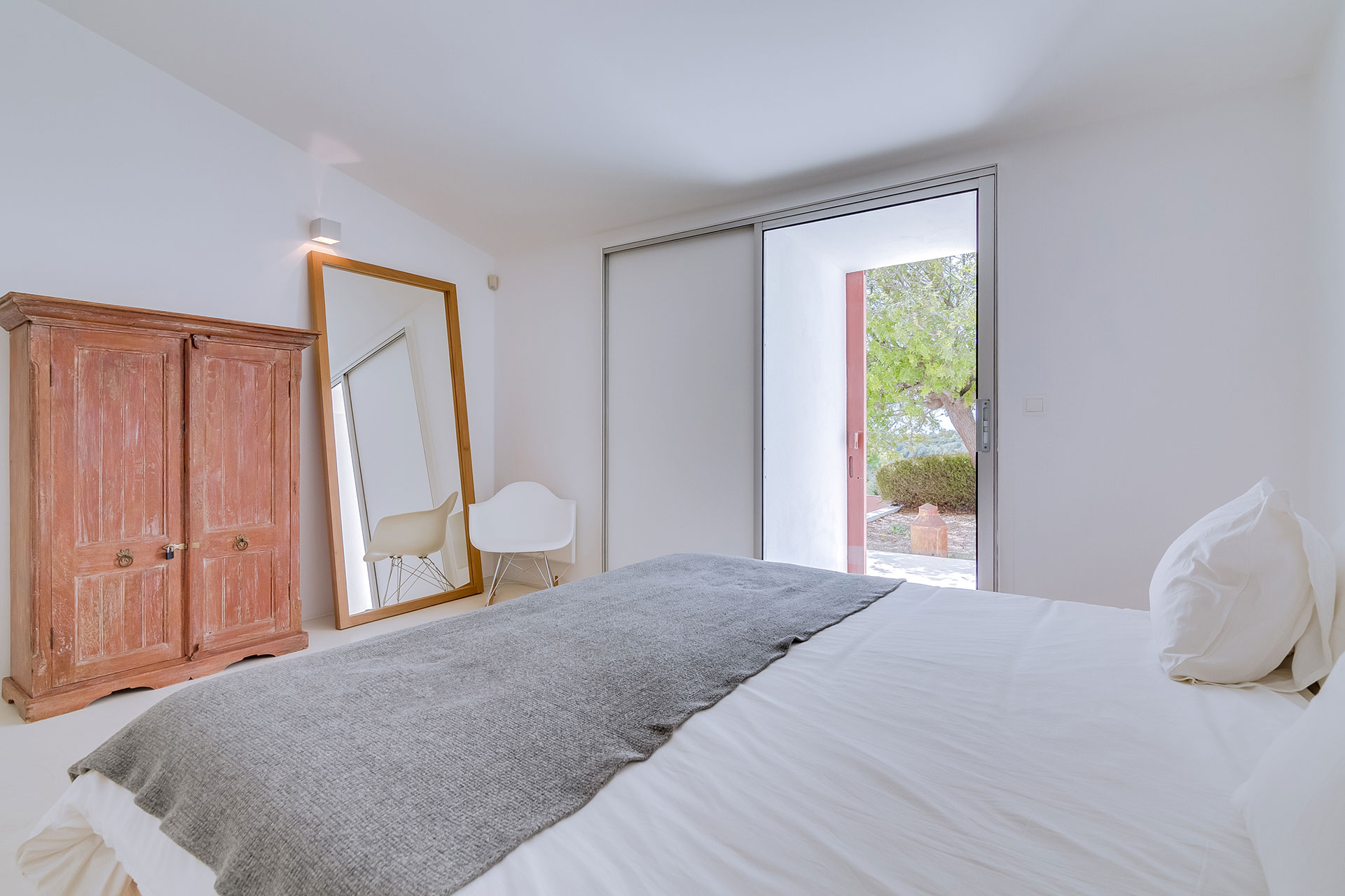 villa-agosto_villa_faro-portugal_interior-bed-room-space.jpg