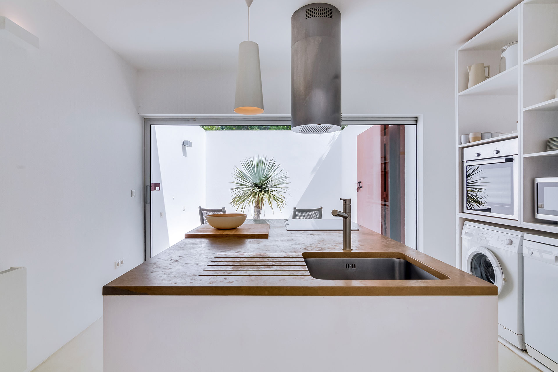 villa-agosto_villa_faro-portugal_interior-kitchen.jpg