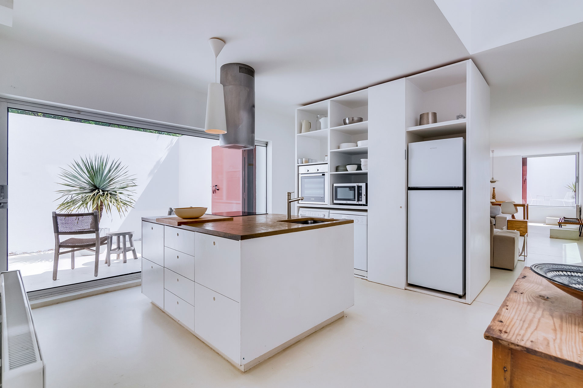 villa-agosto_villa_faro-portugal_interior-kitchen.jpg