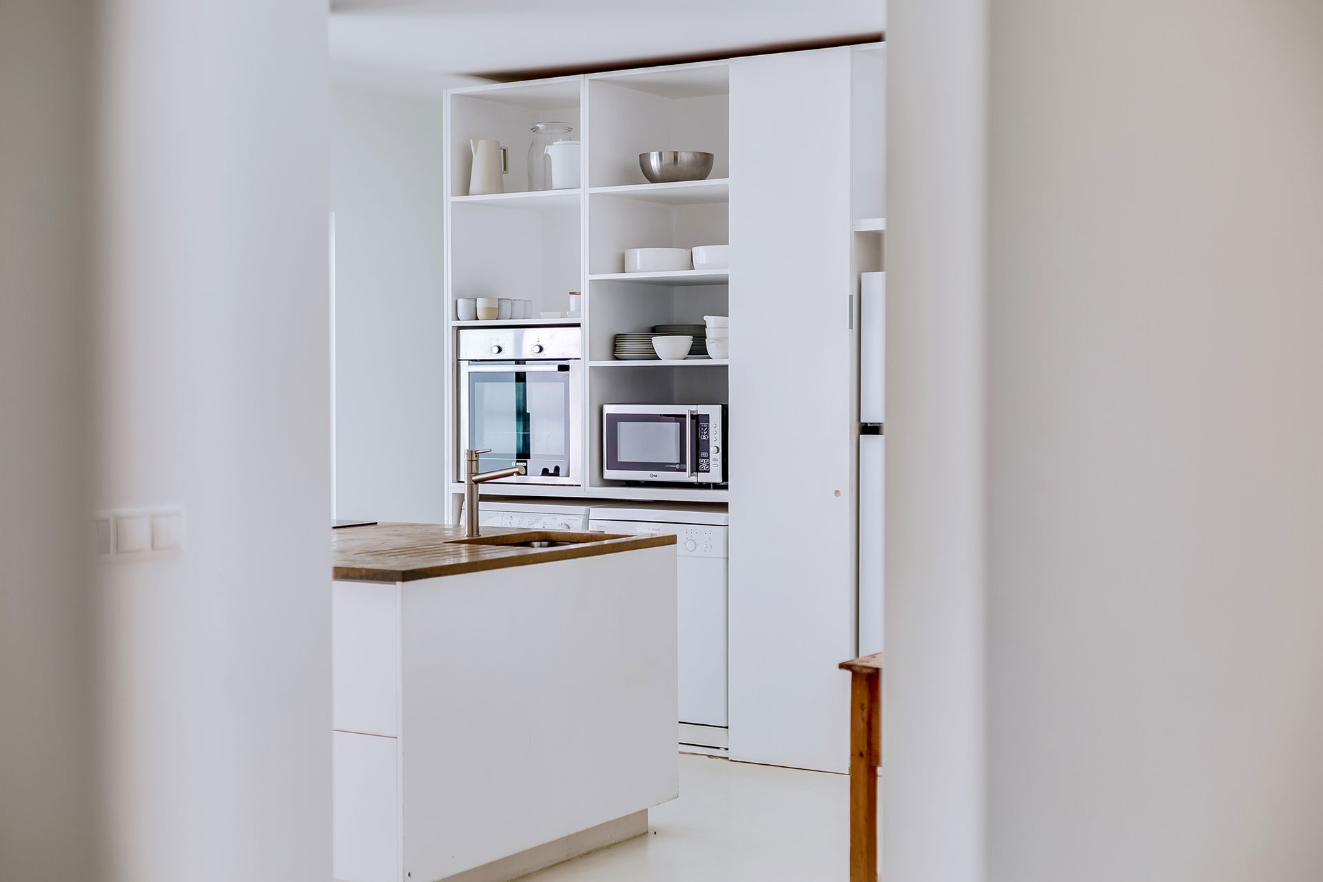 villa-agosto_villa_faro-portugal_interior-kitchen-detail.jpg