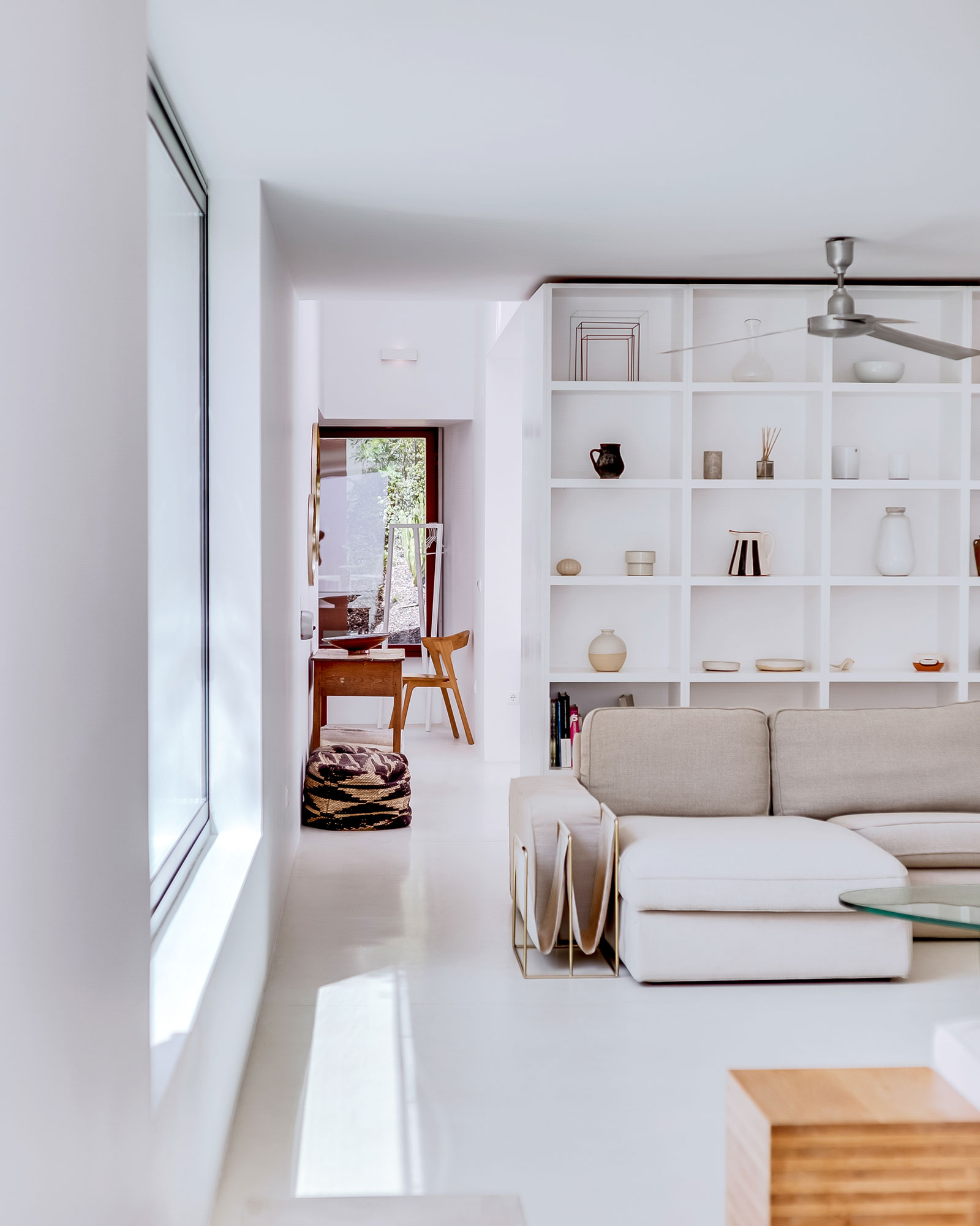 villa-agosto_villa_faro-portugal_interior-sofa-detail.jpg