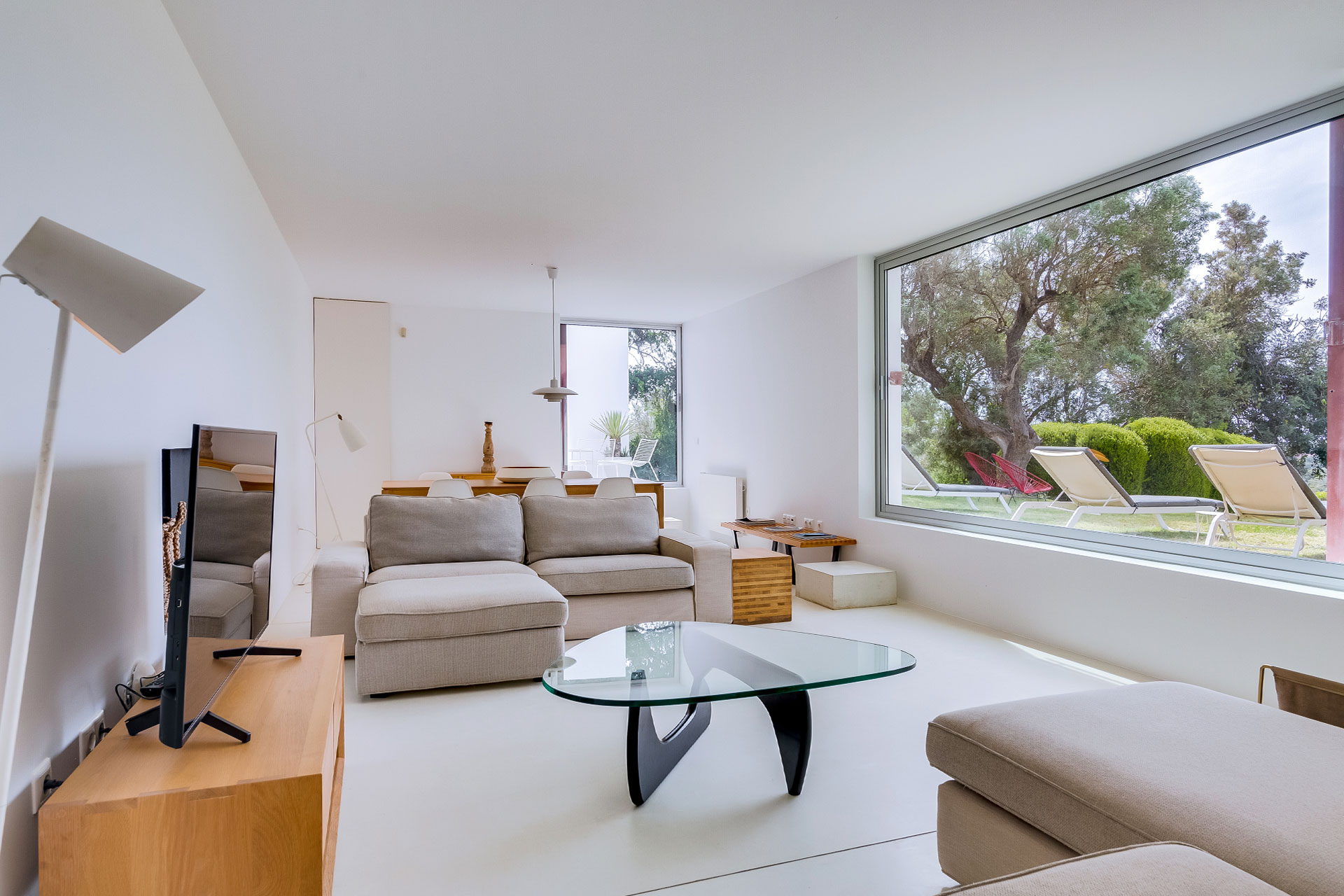 villa-agosto_villa_faro-portugal_interior-space.jpg