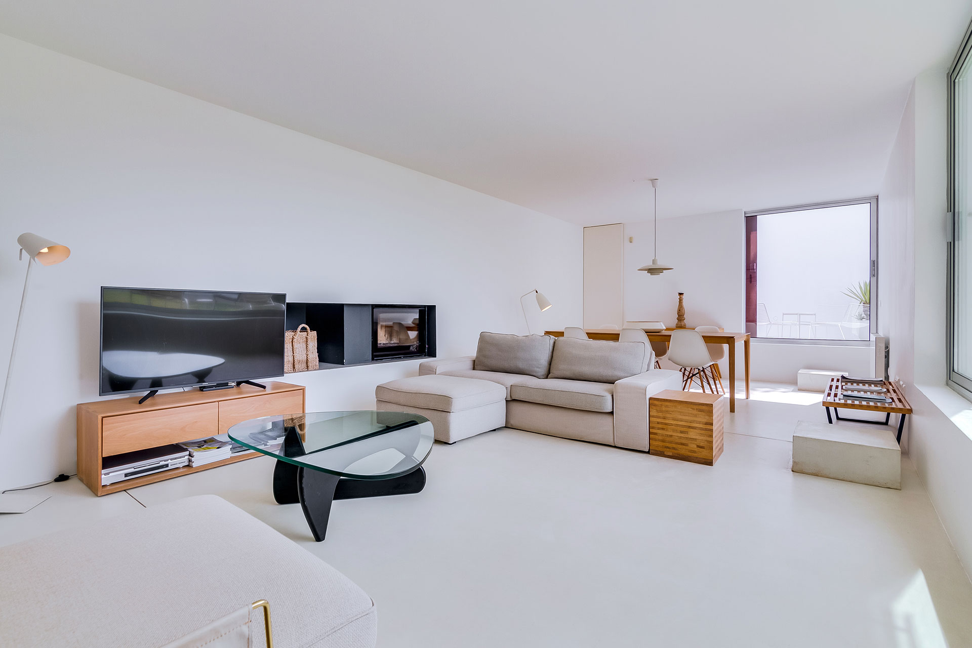 villa-agosto_villa_faro-portugal_interior-tv.jpg