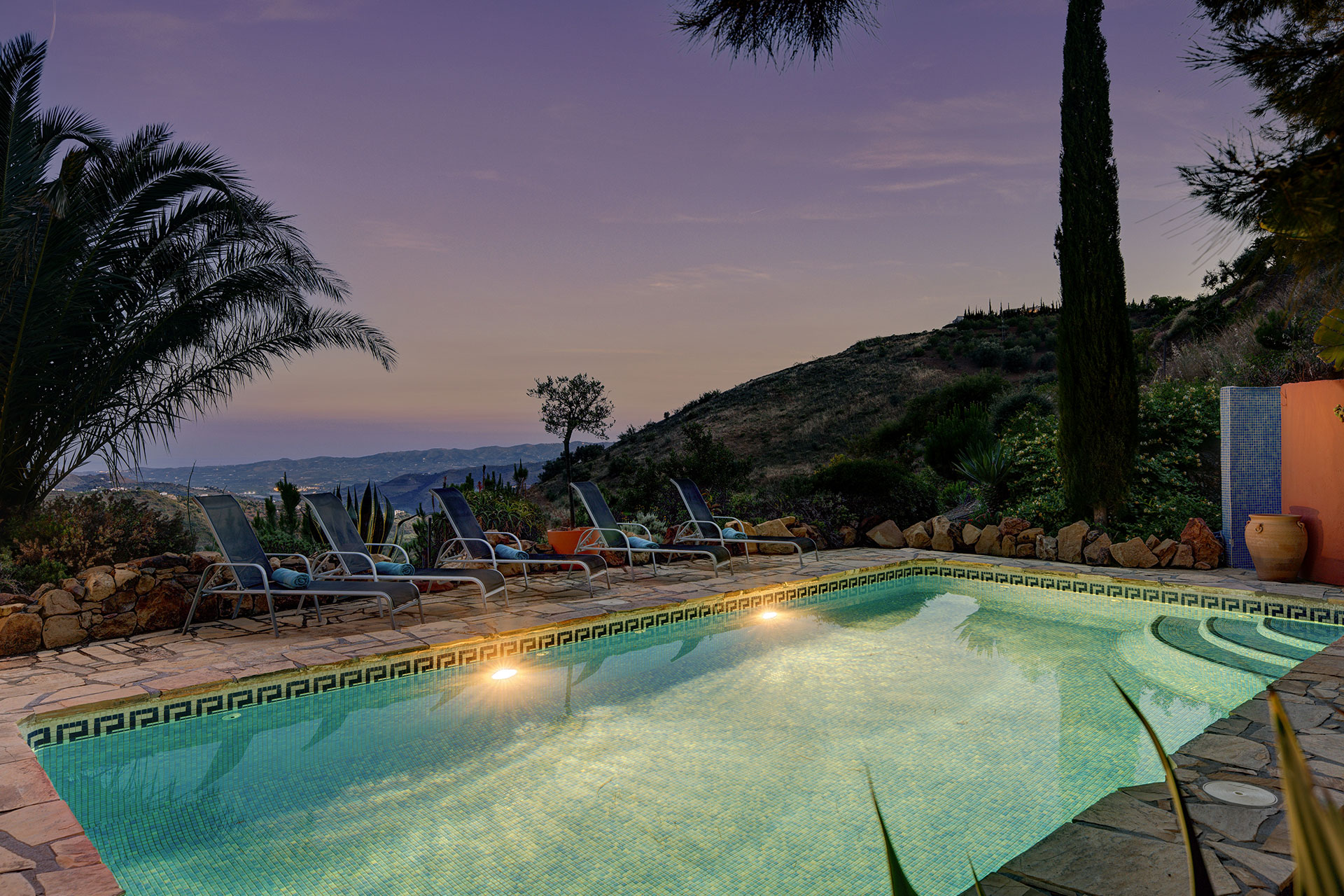 el-pabellon-de-caza_villa_andalusia-spain_exterior-night.jpg