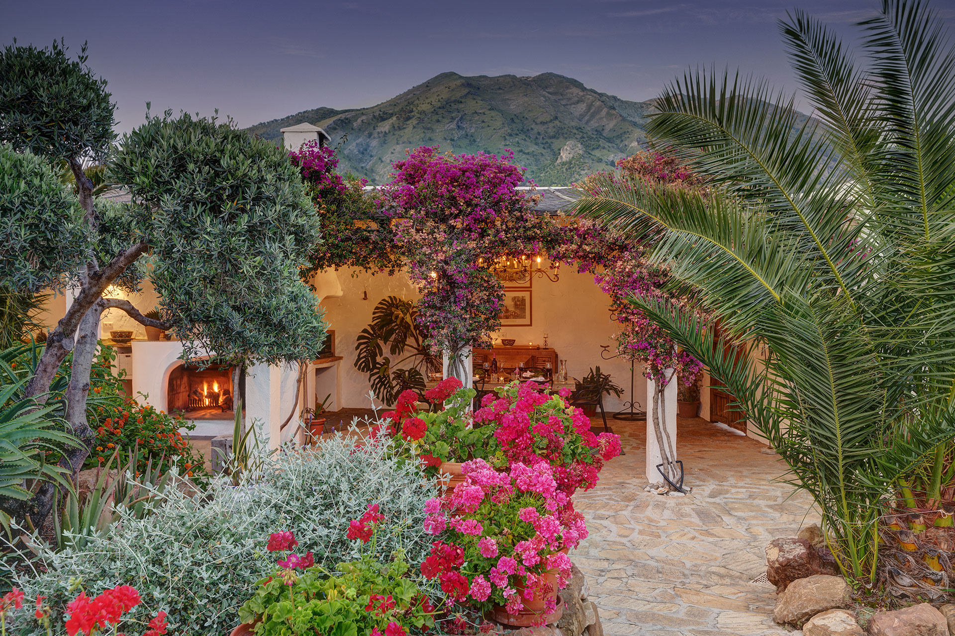 el-pabellon-de-caza_villa_andalusia-spain_exterior-space.jpg