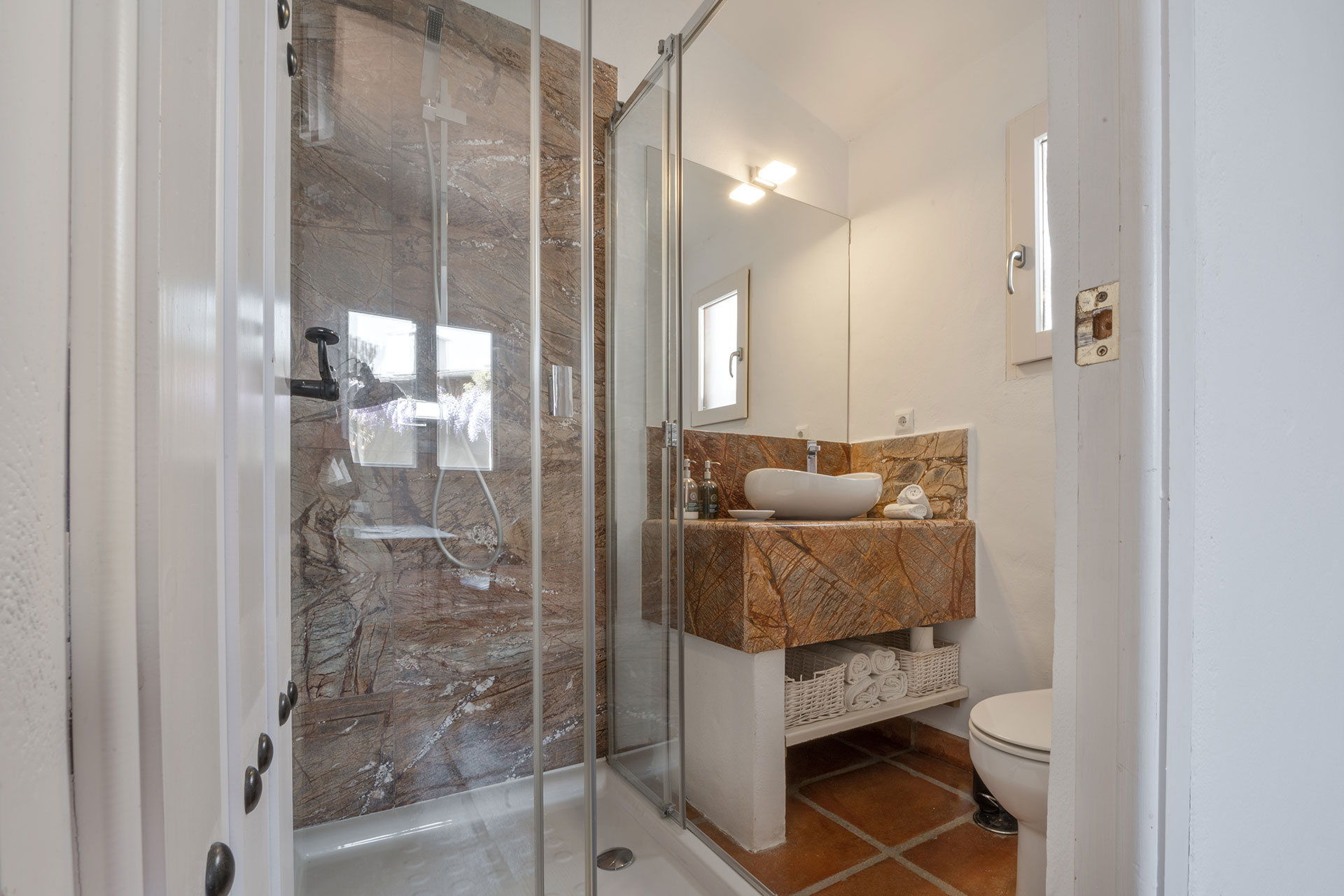el-pabellon-de-caza_villa_andalusia-spain_interior-bath-room.jpg
