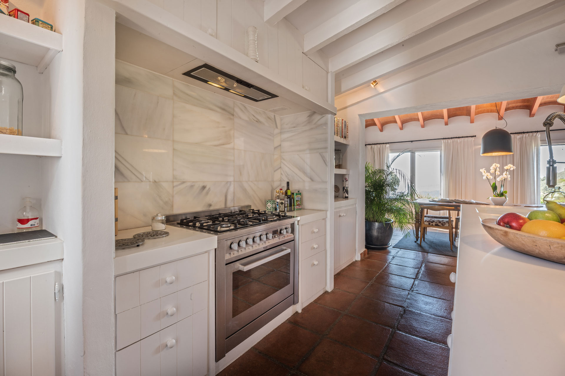 el-pabellon-de-caza_villa_andalusia-spain_interior-kitchen.jpg