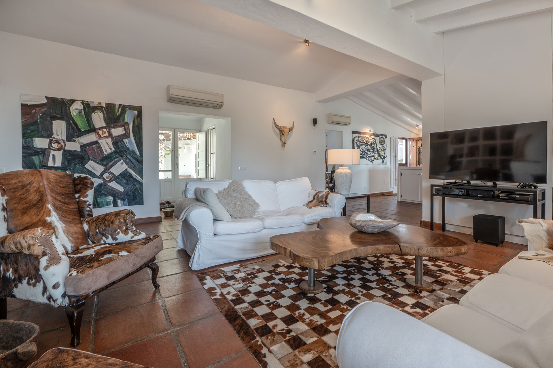 el-pabellon-de-caza_villa_andalusia-spain_interior-living.jpg