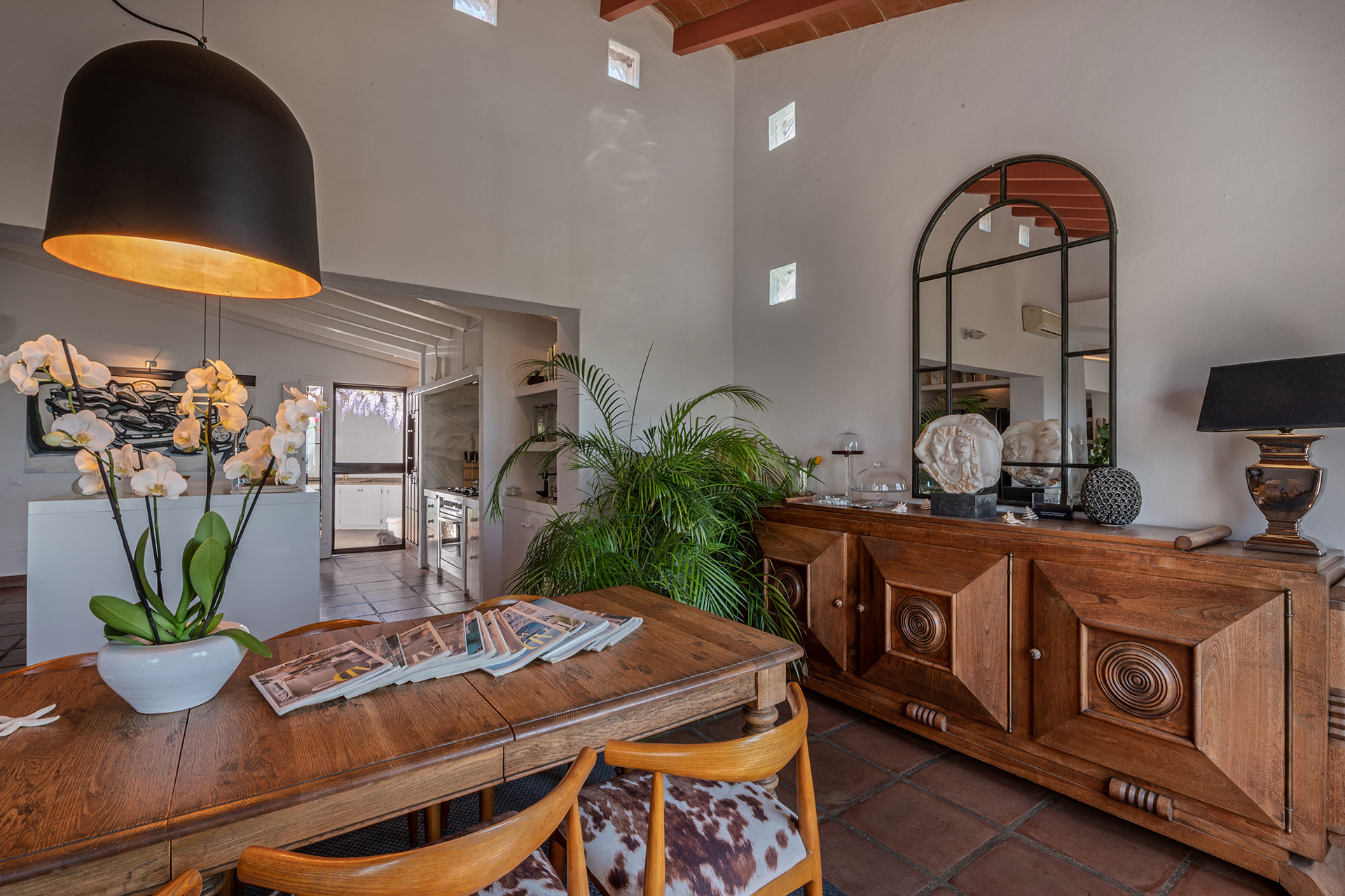 el-pabellon-de-caza_villa_andalusia-spain_interior-table-design.jpg