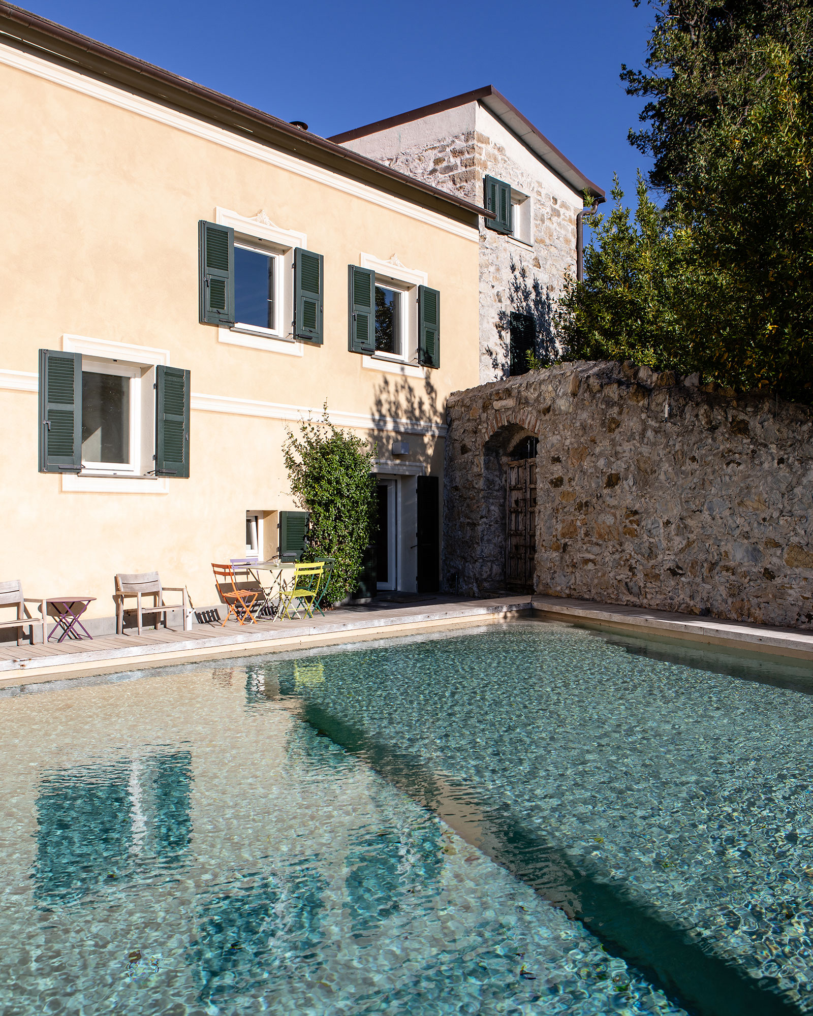 casa-leopoldo_country-house_liguria-italy_exterior-facade-pool.jpg