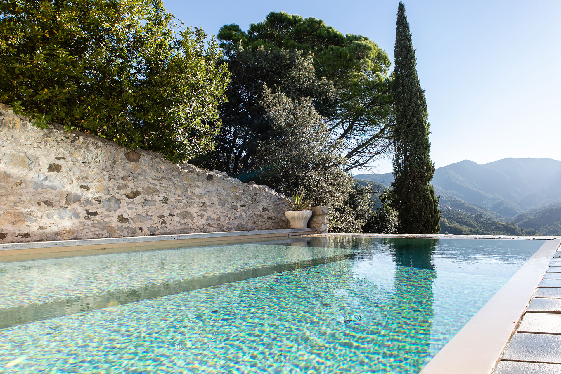 casa-leopoldo_country-house_liguria-italy_exterior-pool.jpg