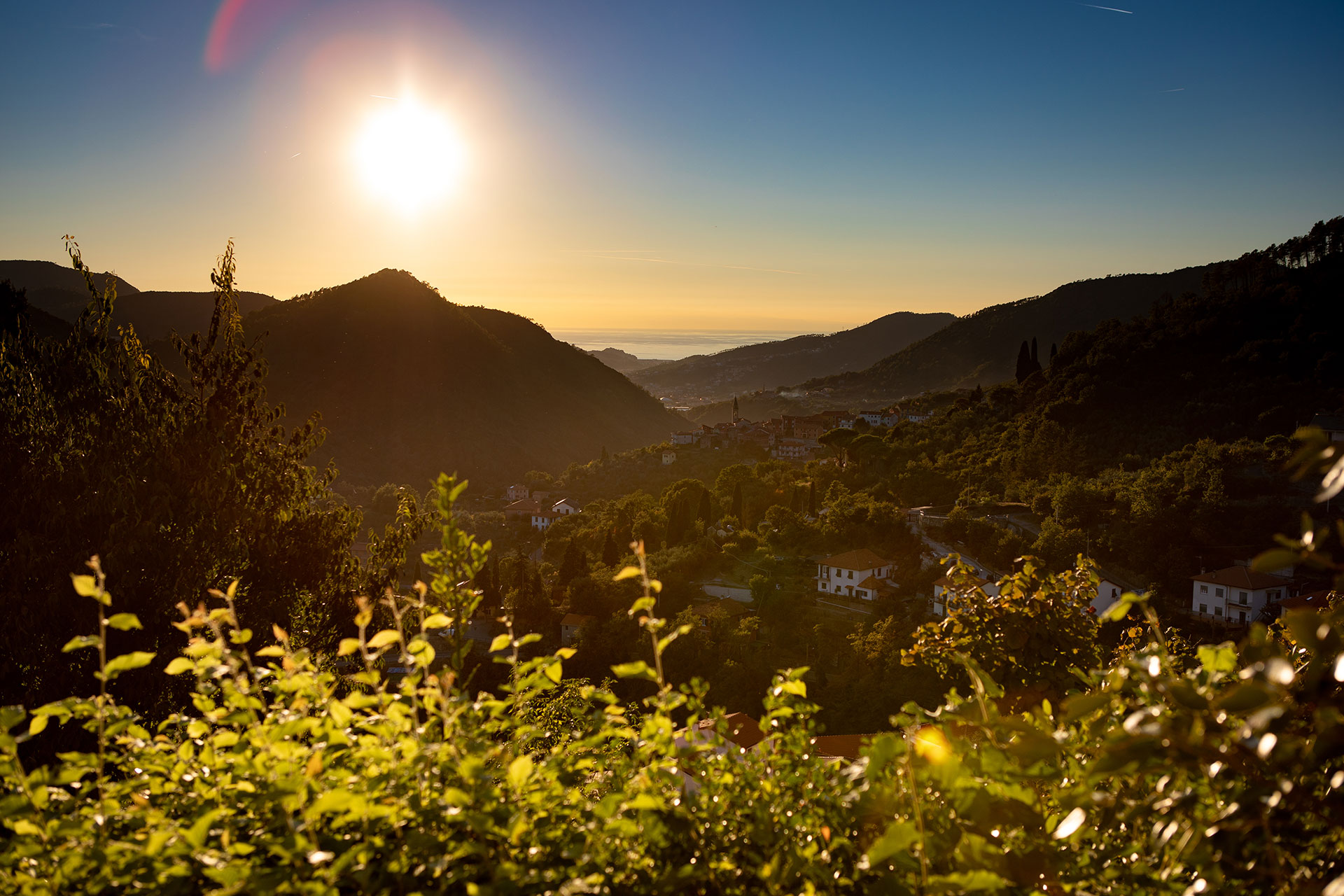 casa-leopoldo_country-house_liguria-italy_exterior-sunset.jpg