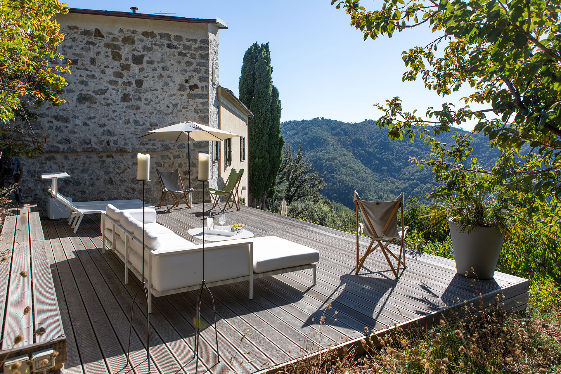 casa-leopoldo_country-house_liguria-italy_exterior-terrace-design.jpg
