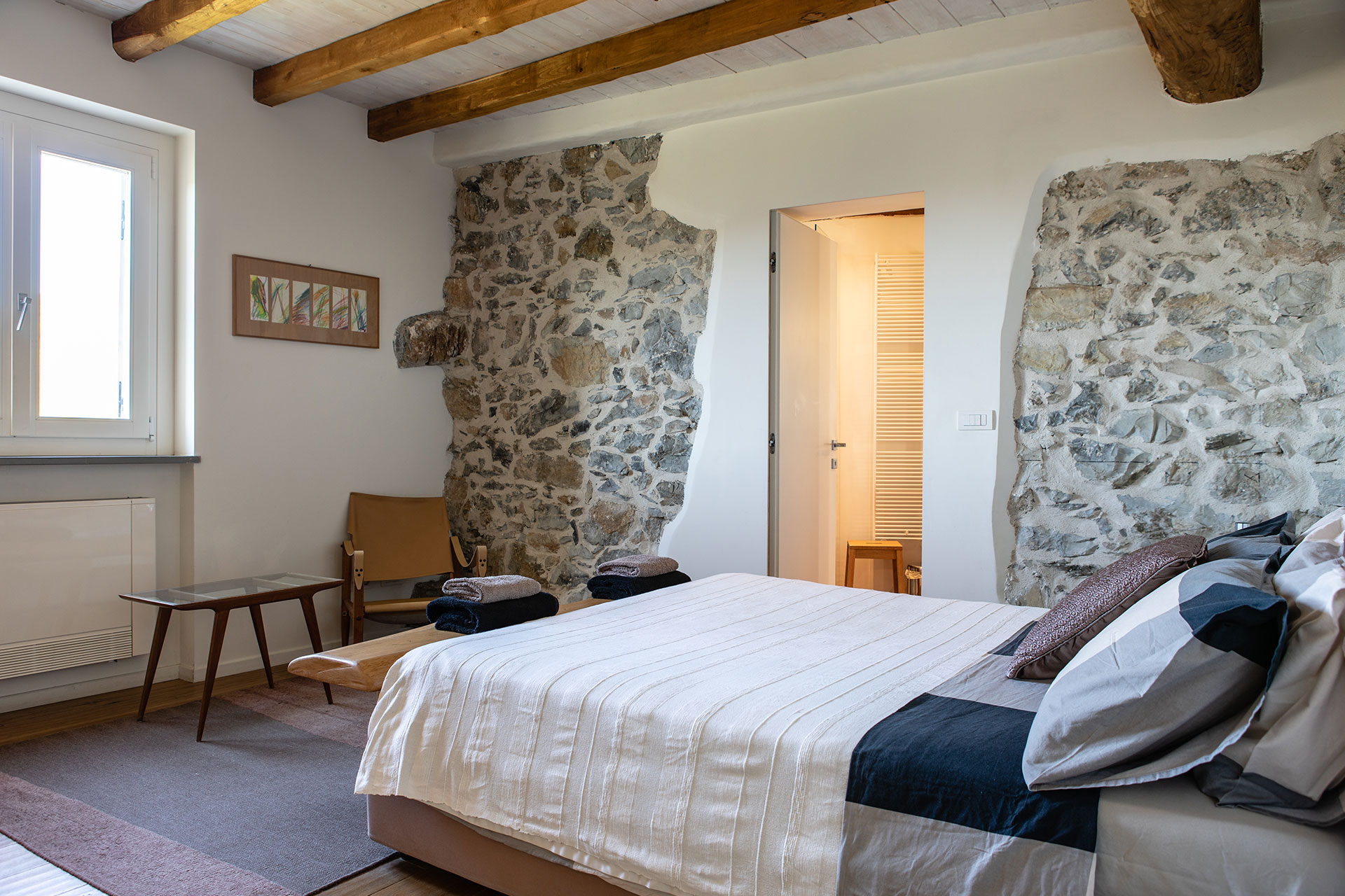 casa-leopoldo_country-house_liguria-italy_interior-bed-room.jpg